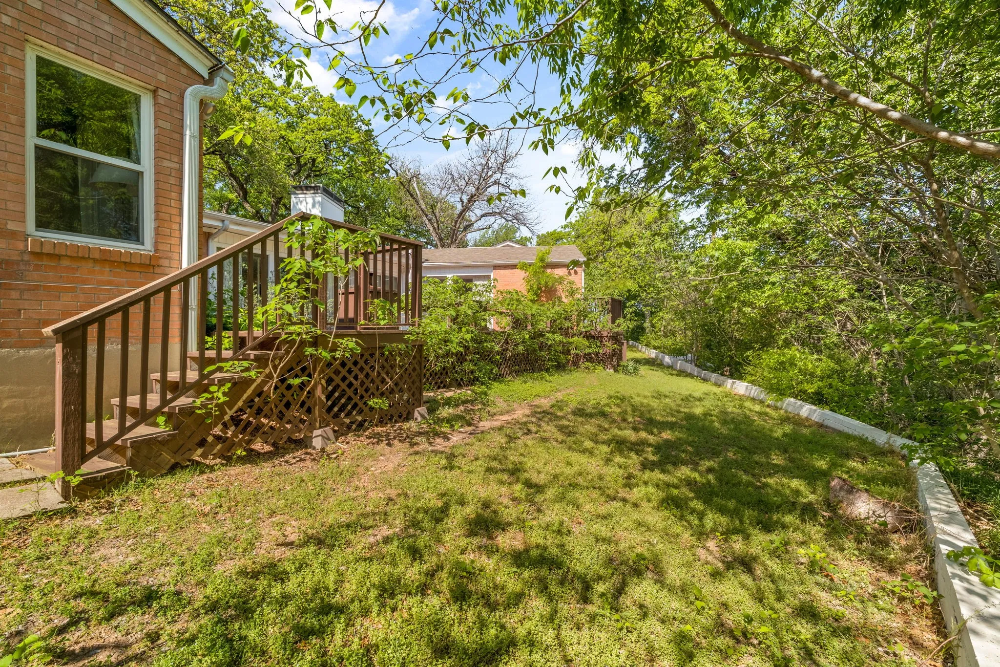 Single Family Residence For Sale in Tarrant County , 1504 Smilax Avenue, Fort Worth, Texas 76111, 4 Bedroom, 4 Bathroom, 2 Garage spaces, 5,608 Sqft, built in 1949, Preowned, mls#21225085, Real Estate Agent in Fort Worth, Homes For Sale in Tarrant county, Homes For Sale in Fort Worth, Realtor in Fort Worth Texas, Real Estate Brokerage Independent Realty Texas, Luminita Cordes Realtor