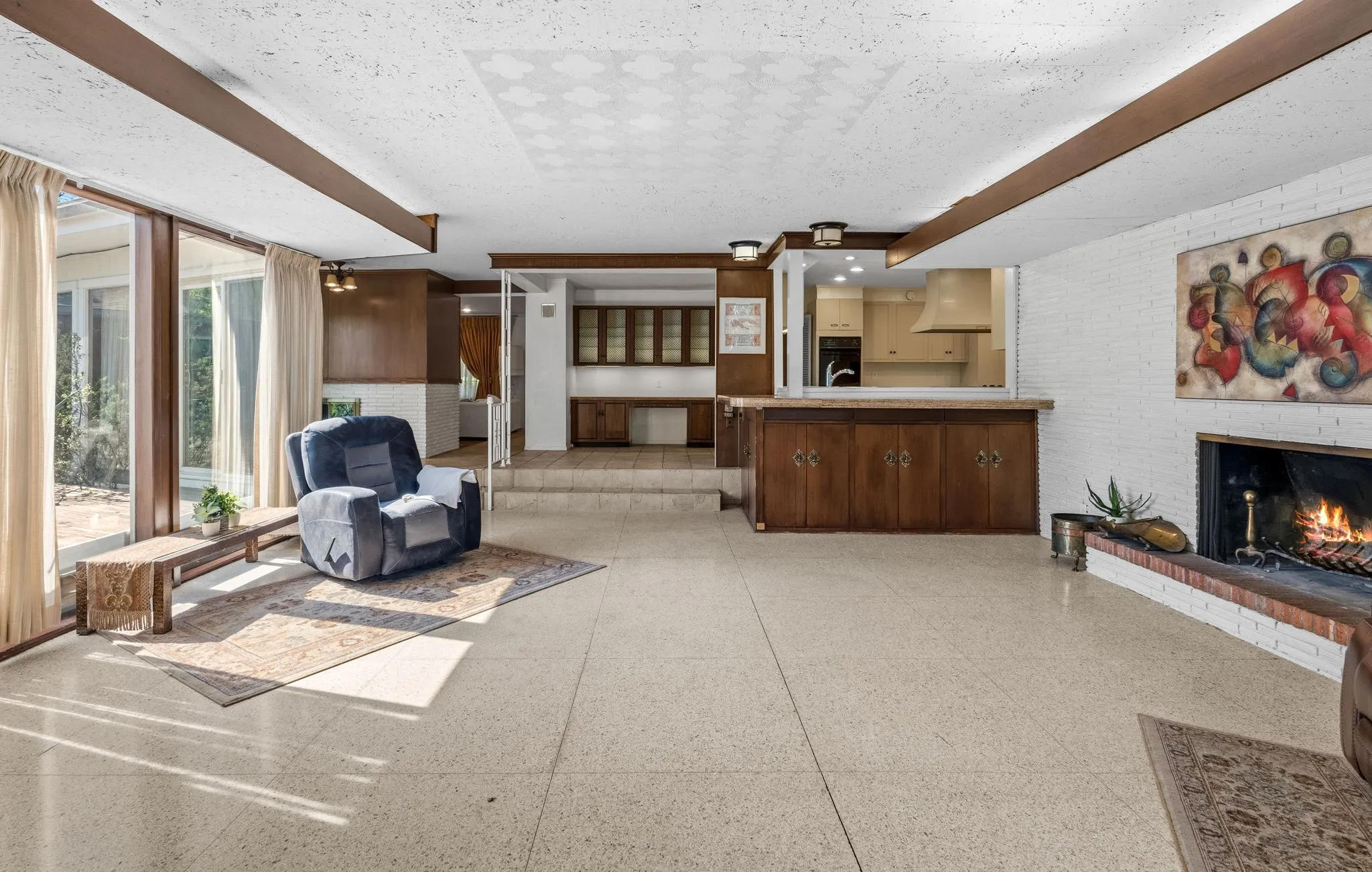 Single Family Residence For Sale in Tarrant County , 1504 Smilax Avenue, Fort Worth, Texas 76111, 4 Bedroom, 4 Bathroom, 2 Garage spaces, 5,608 Sqft, built in 1949, Preowned, mls#21225085, Real Estate Agent in Fort Worth, Homes For Sale in Tarrant county, Homes For Sale in Fort Worth, Realtor in Fort Worth Texas, Real Estate Brokerage Independent Realty Texas, Luminita Cordes Realtor