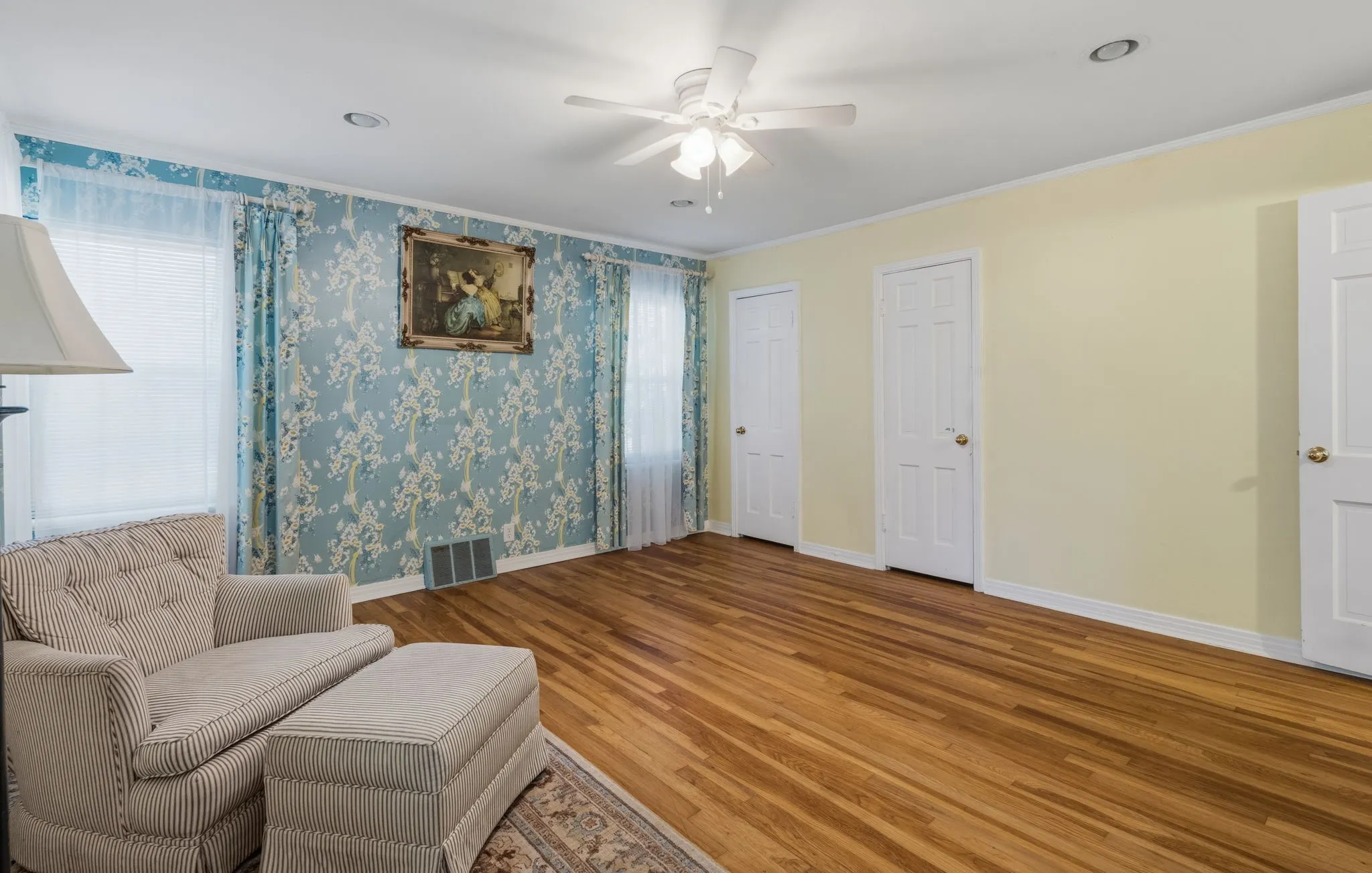 Single Family Residence For Sale in Tarrant County , 1504 Smilax Avenue, Fort Worth, Texas 76111, 4 Bedroom, 4 Bathroom, 2 Garage spaces, 5,608 Sqft, built in 1949, Preowned, mls#21225085, Real Estate Agent in Fort Worth, Homes For Sale in Tarrant county, Homes For Sale in Fort Worth, Realtor in Fort Worth Texas, Real Estate Brokerage Independent Realty Texas, Luminita Cordes Realtor
