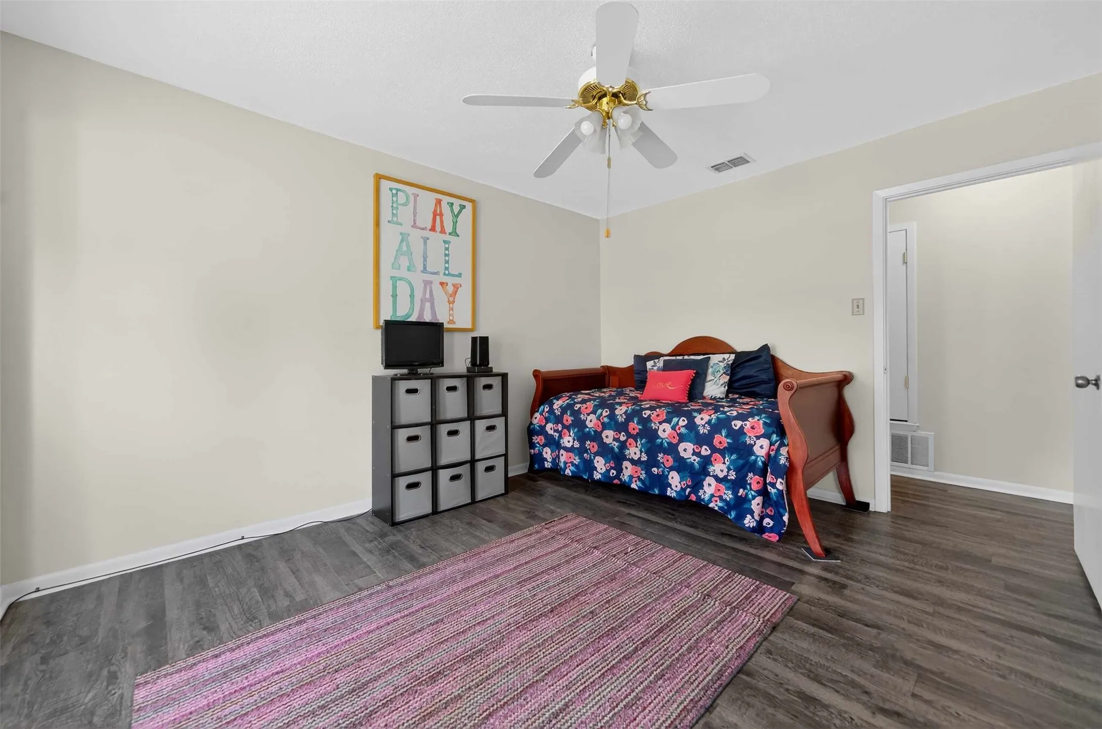 Single Family Residence For Sale in Smith County , 15515 Nell Lynn Lane, Tyler, Texas 75707, 3 Bedroom, 2 Bathroom, 2 Garage spaces, 1,814 Sqft, built in 1975, mls#21220968, Real Estate Agent in Tyler, Homes For Sale in Smith county, Homes For Sale in Tyler, Realtor in Tyler Texas, Real Estate Brokerage Independent Realty Texas, Luminita Cordes Realtor
