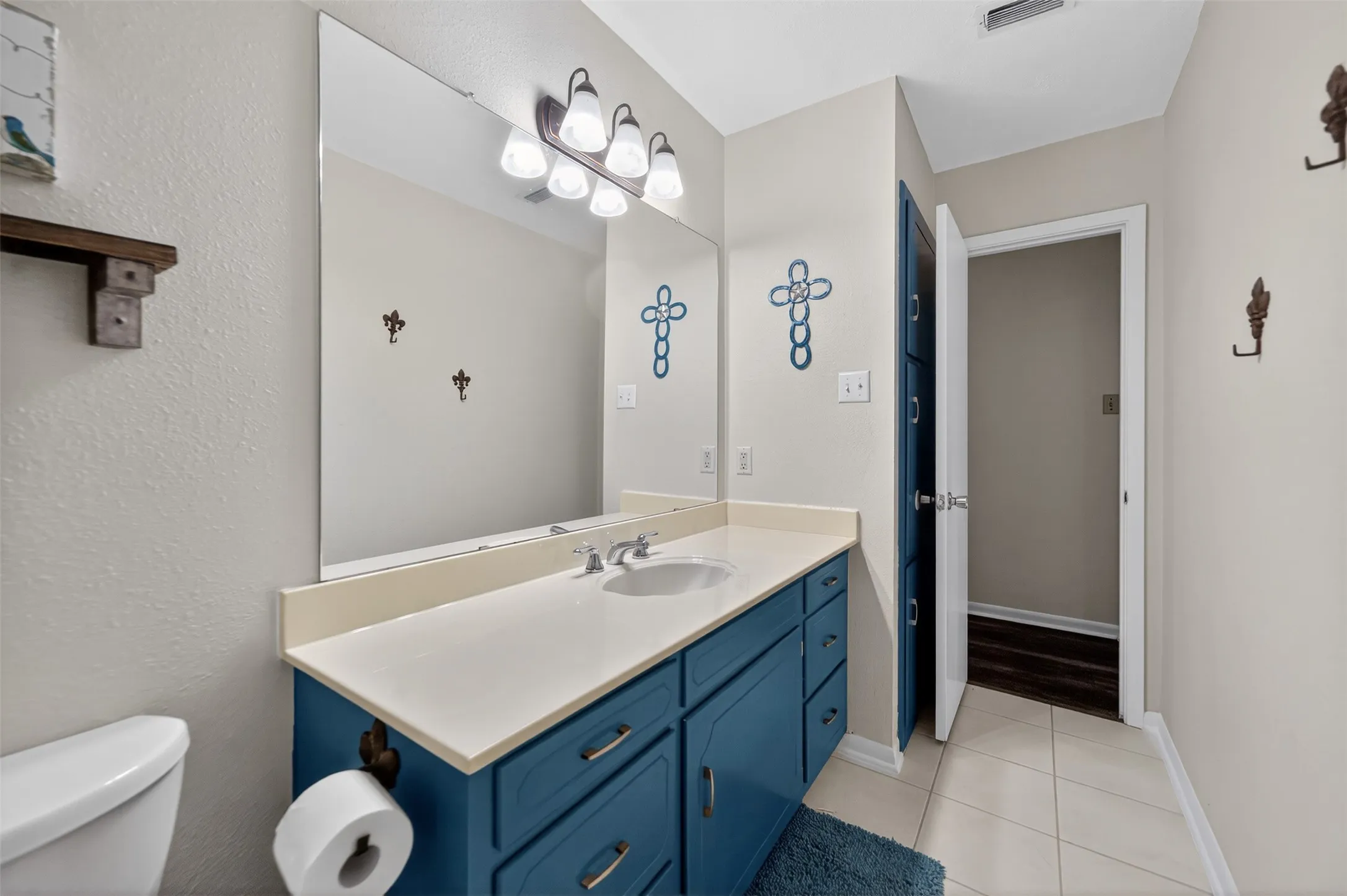 Single Family Residence For Sale in Smith County , 15515 Nell Lynn Lane, Tyler, Texas 75707, 3 Bedroom, 2 Bathroom, 2 Garage spaces, 1,814 Sqft, built in 1975, mls#21220968, Real Estate Agent in Tyler, Homes For Sale in Smith county, Homes For Sale in Tyler, Realtor in Tyler Texas, Real Estate Brokerage Independent Realty Texas, Luminita Cordes Realtor