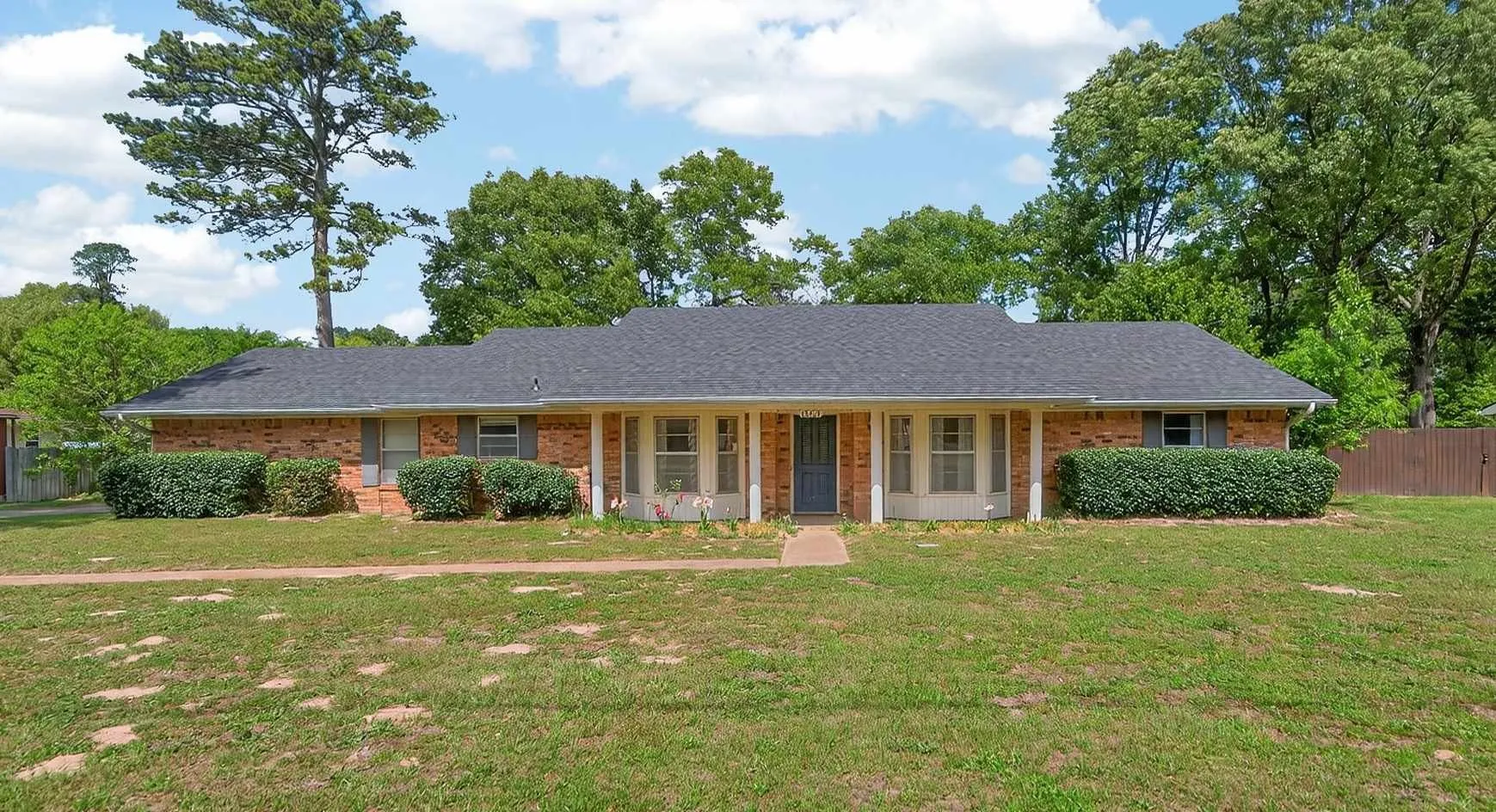 Single Family Residence For Sale in Smith County , 15515 Nell Lynn Lane, Tyler, Texas 75707, 3 Bedroom, 2 Bathroom, 2 Garage spaces, 1,814 Sqft, built in 1975, mls#21220968, Real Estate Agent in Tyler, Homes For Sale in Smith county, Homes For Sale in Tyler, Realtor in Tyler Texas, Real Estate Brokerage Independent Realty Texas, Luminita Cordes Realtor