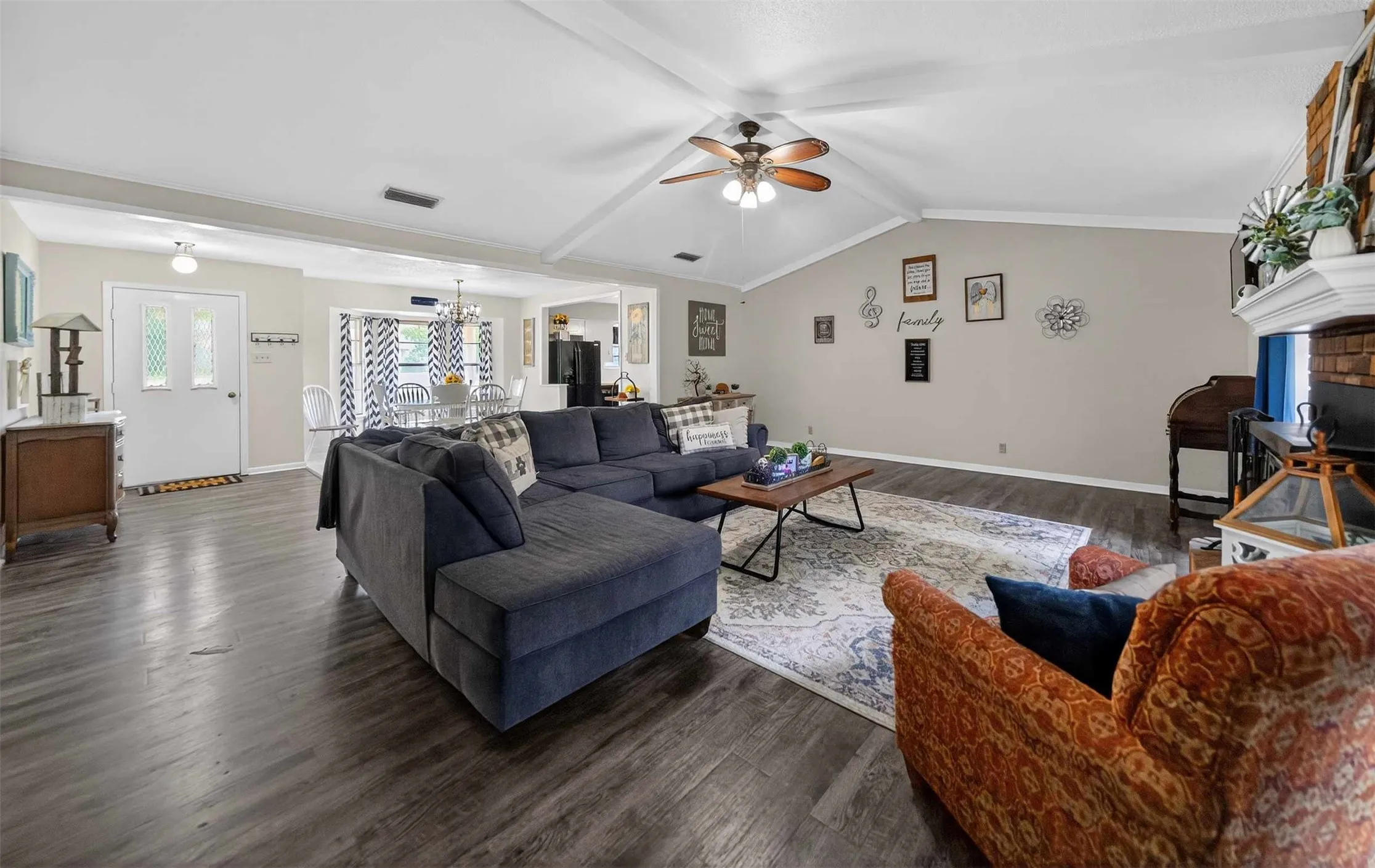Single Family Residence For Sale in Smith County , 15515 Nell Lynn Lane, Tyler, Texas 75707, 3 Bedroom, 2 Bathroom, 2 Garage spaces, 1,814 Sqft, built in 1975, mls#21220968, Real Estate Agent in Tyler, Homes For Sale in Smith county, Homes For Sale in Tyler, Realtor in Tyler Texas, Real Estate Brokerage Independent Realty Texas, Luminita Cordes Realtor