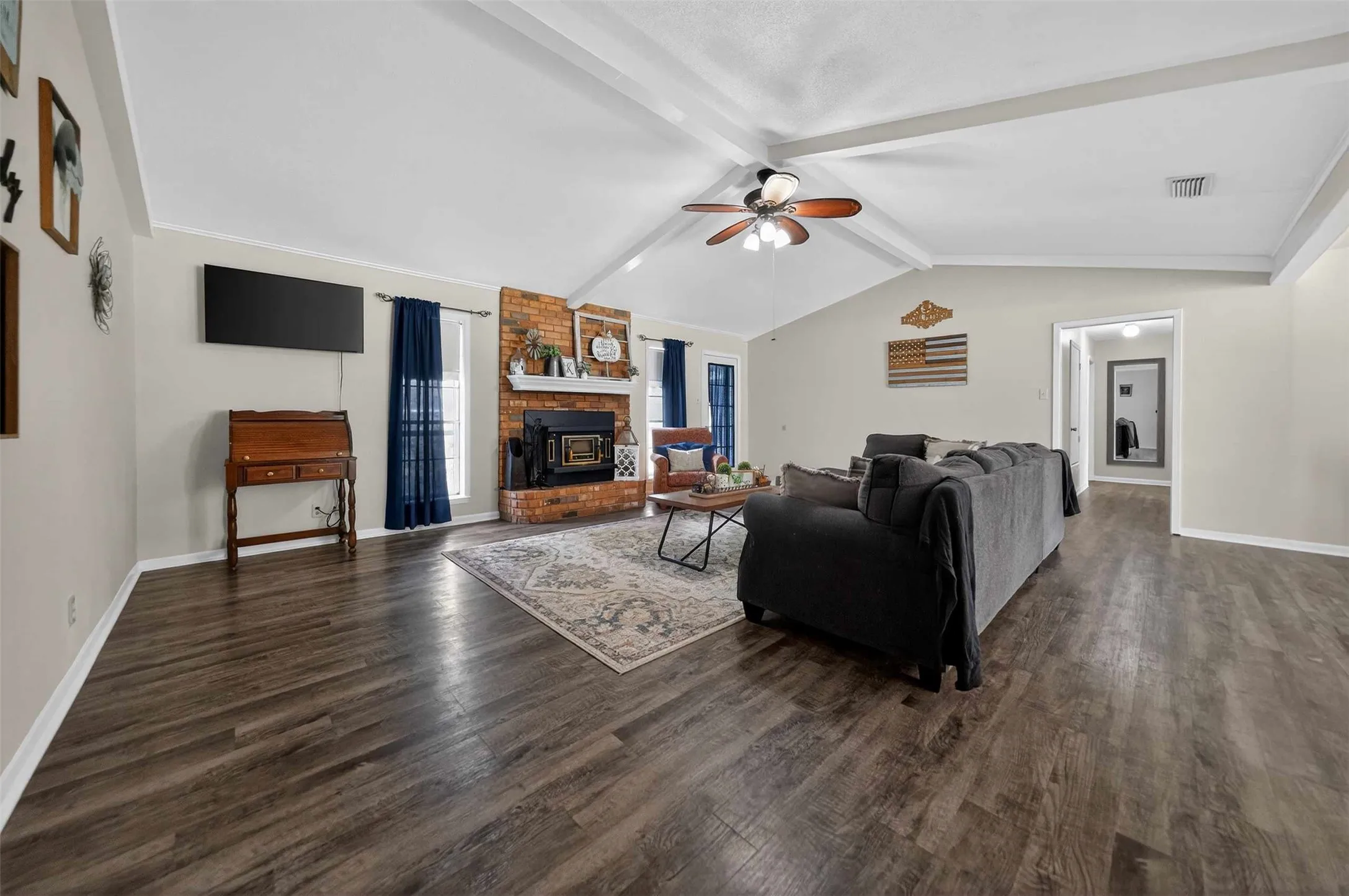 Single Family Residence For Sale in Smith County , 15515 Nell Lynn Lane, Tyler, Texas 75707, 3 Bedroom, 2 Bathroom, 2 Garage spaces, 1,814 Sqft, built in 1975, mls#21220968, Real Estate Agent in Tyler, Homes For Sale in Smith county, Homes For Sale in Tyler, Realtor in Tyler Texas, Real Estate Brokerage Independent Realty Texas, Luminita Cordes Realtor