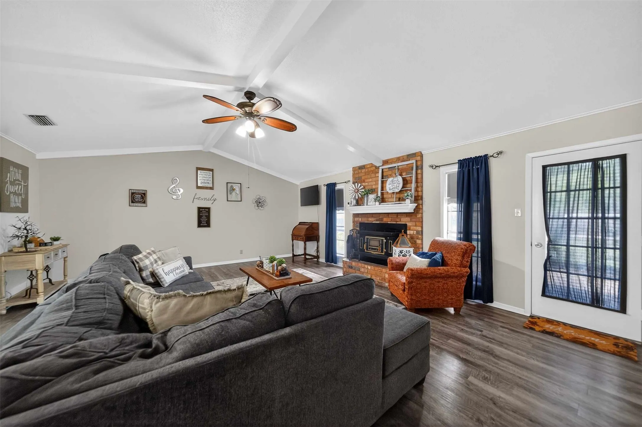 Single Family Residence For Sale in Smith County , 15515 Nell Lynn Lane, Tyler, Texas 75707, 3 Bedroom, 2 Bathroom, 2 Garage spaces, 1,814 Sqft, built in 1975, mls#21220968, Real Estate Agent in Tyler, Homes For Sale in Smith county, Homes For Sale in Tyler, Realtor in Tyler Texas, Real Estate Brokerage Independent Realty Texas, Luminita Cordes Realtor