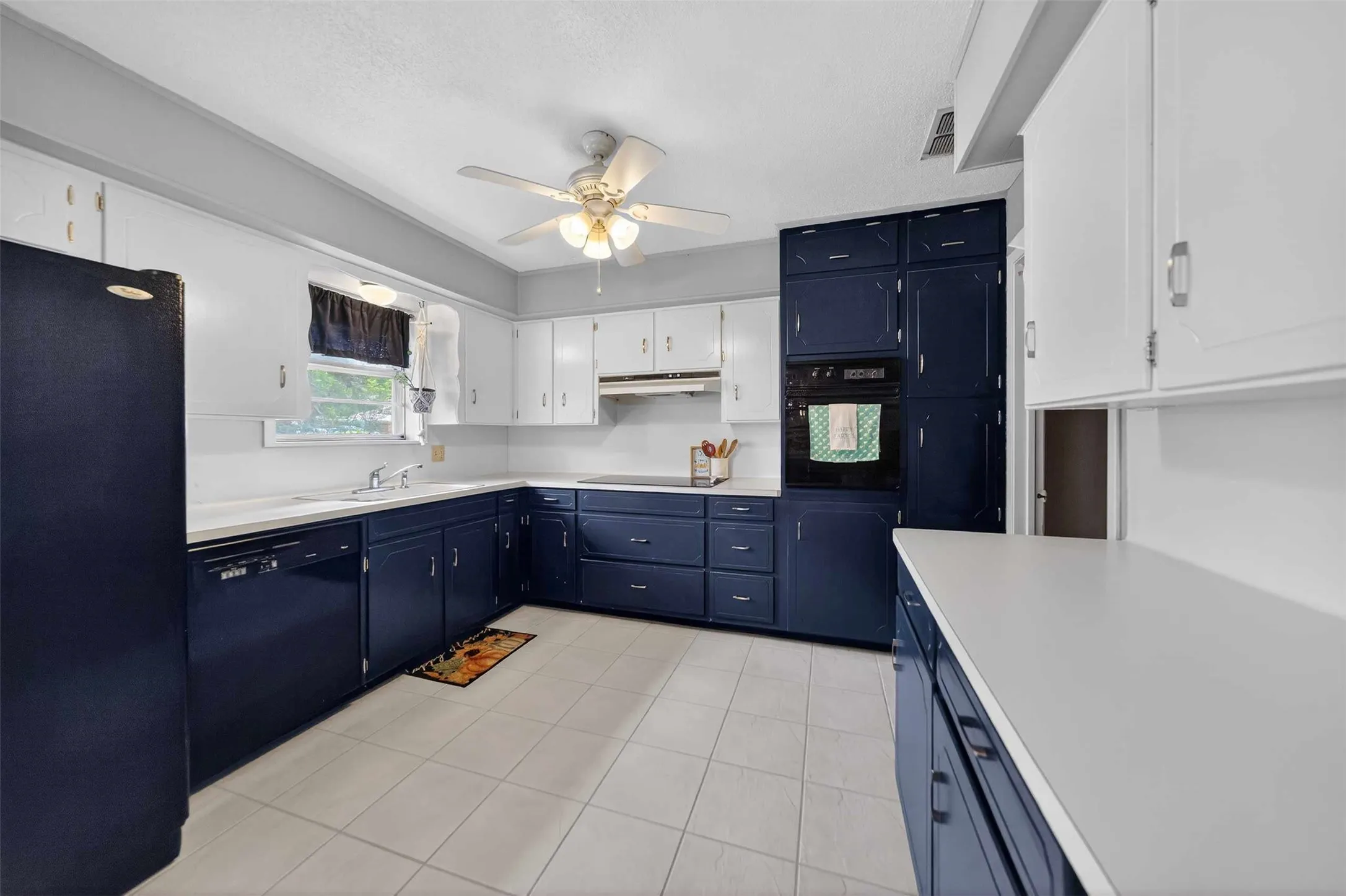 Single Family Residence For Sale in Smith County , 15515 Nell Lynn Lane, Tyler, Texas 75707, 3 Bedroom, 2 Bathroom, 2 Garage spaces, 1,814 Sqft, built in 1975, mls#21220968, Real Estate Agent in Tyler, Homes For Sale in Smith county, Homes For Sale in Tyler, Realtor in Tyler Texas, Real Estate Brokerage Independent Realty Texas, Luminita Cordes Realtor