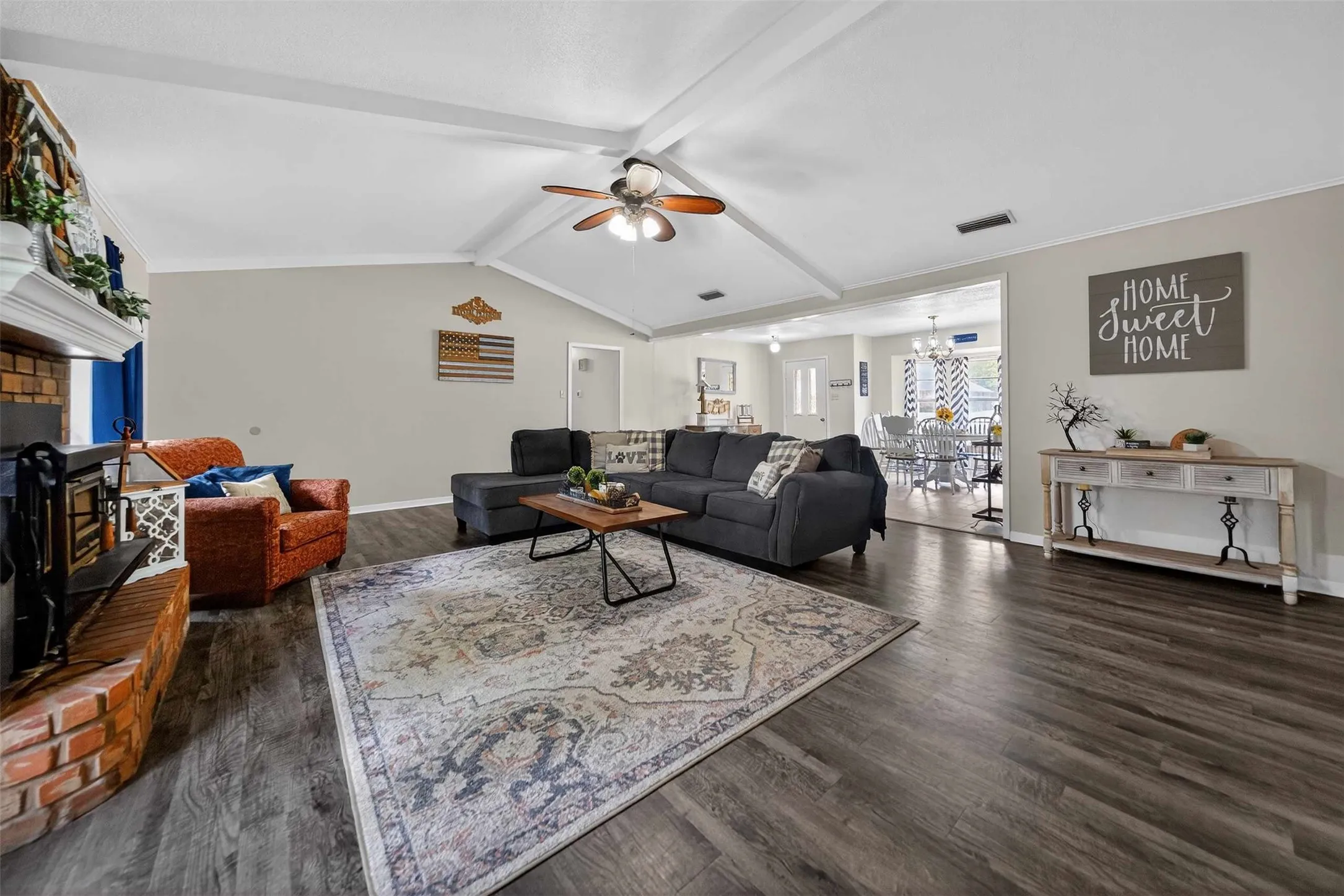 Single Family Residence For Sale in Smith County , 15515 Nell Lynn Lane, Tyler, Texas 75707, 3 Bedroom, 2 Bathroom, 2 Garage spaces, 1,814 Sqft, built in 1975, mls#21220968, Real Estate Agent in Tyler, Homes For Sale in Smith county, Homes For Sale in Tyler, Realtor in Tyler Texas, Real Estate Brokerage Independent Realty Texas, Luminita Cordes Realtor