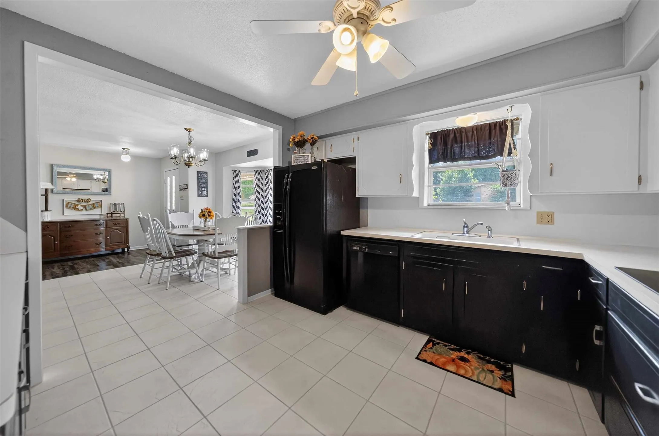 Single Family Residence For Sale in Smith County , 15515 Nell Lynn Lane, Tyler, Texas 75707, 3 Bedroom, 2 Bathroom, 2 Garage spaces, 1,814 Sqft, built in 1975, mls#21220968, Real Estate Agent in Tyler, Homes For Sale in Smith county, Homes For Sale in Tyler, Realtor in Tyler Texas, Real Estate Brokerage Independent Realty Texas, Luminita Cordes Realtor