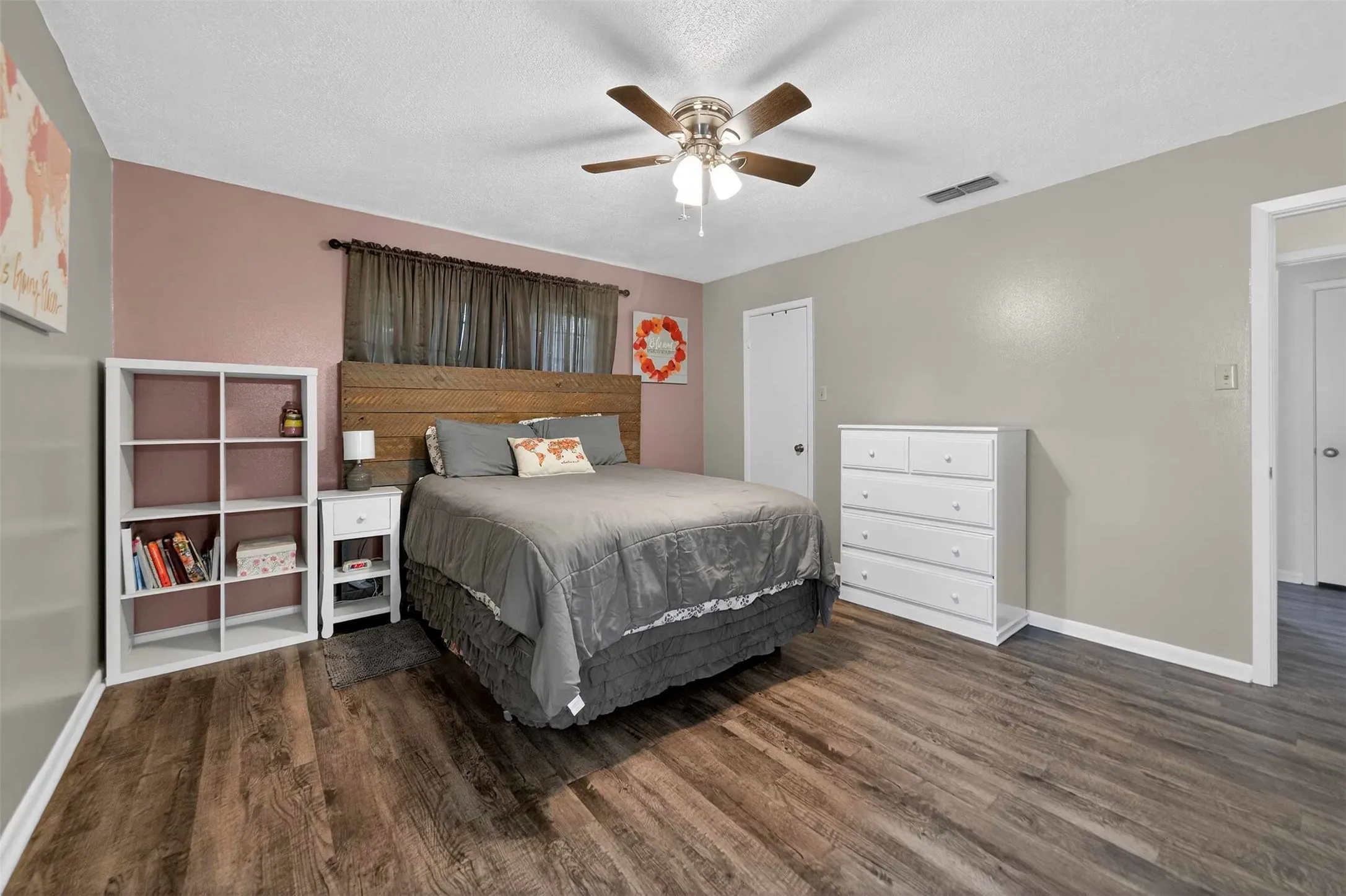 Single Family Residence For Sale in Smith County , 15515 Nell Lynn Lane, Tyler, Texas 75707, 3 Bedroom, 2 Bathroom, 2 Garage spaces, 1,814 Sqft, built in 1975, mls#21220968, Real Estate Agent in Tyler, Homes For Sale in Smith county, Homes For Sale in Tyler, Realtor in Tyler Texas, Real Estate Brokerage Independent Realty Texas, Luminita Cordes Realtor