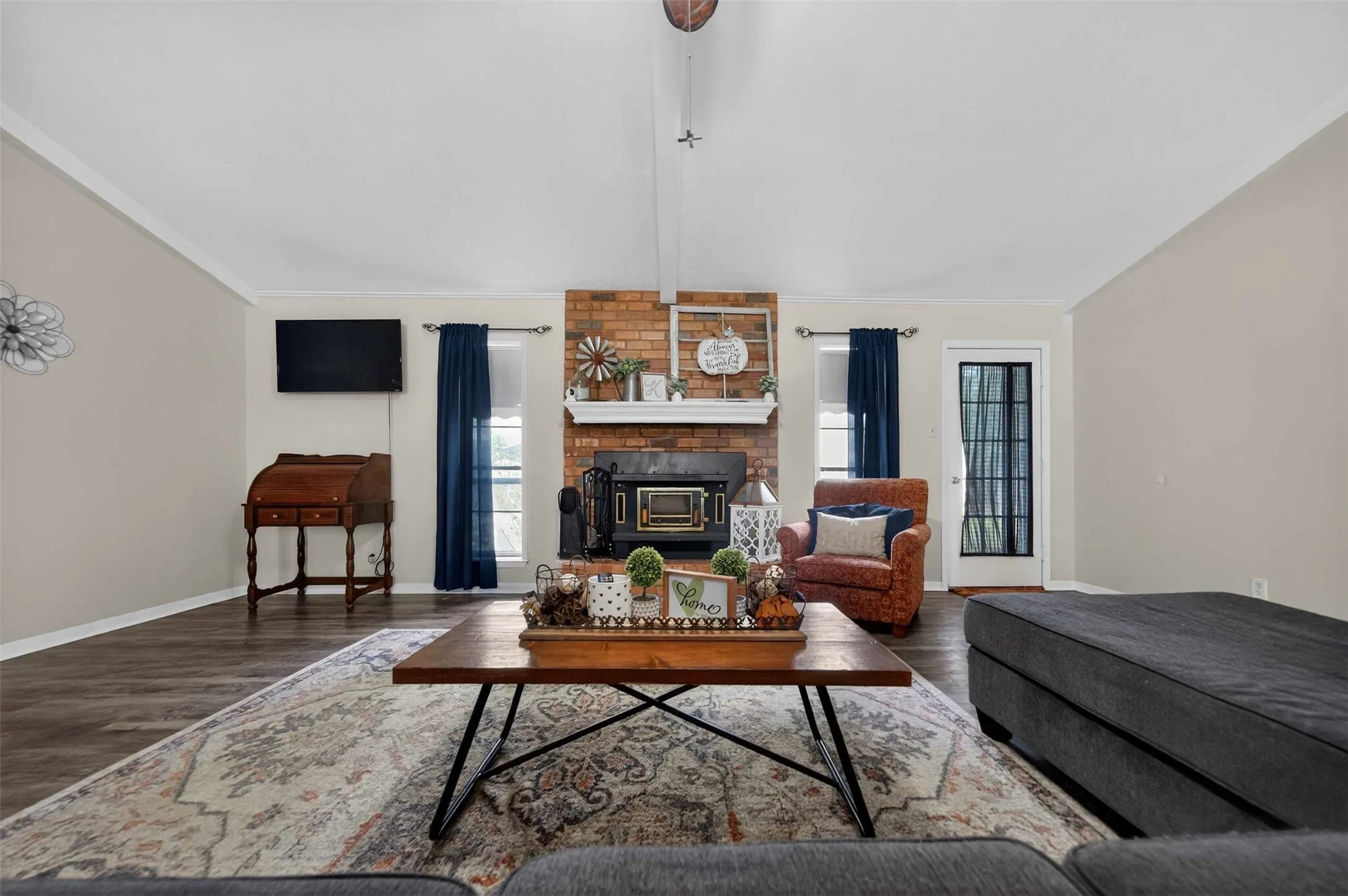 Single Family Residence For Sale in Smith County , 15515 Nell Lynn Lane, Tyler, Texas 75707, 3 Bedroom, 2 Bathroom, 2 Garage spaces, 1,814 Sqft, built in 1975, mls#21220968, Real Estate Agent in Tyler, Homes For Sale in Smith county, Homes For Sale in Tyler, Realtor in Tyler Texas, Real Estate Brokerage Independent Realty Texas, Luminita Cordes Realtor
