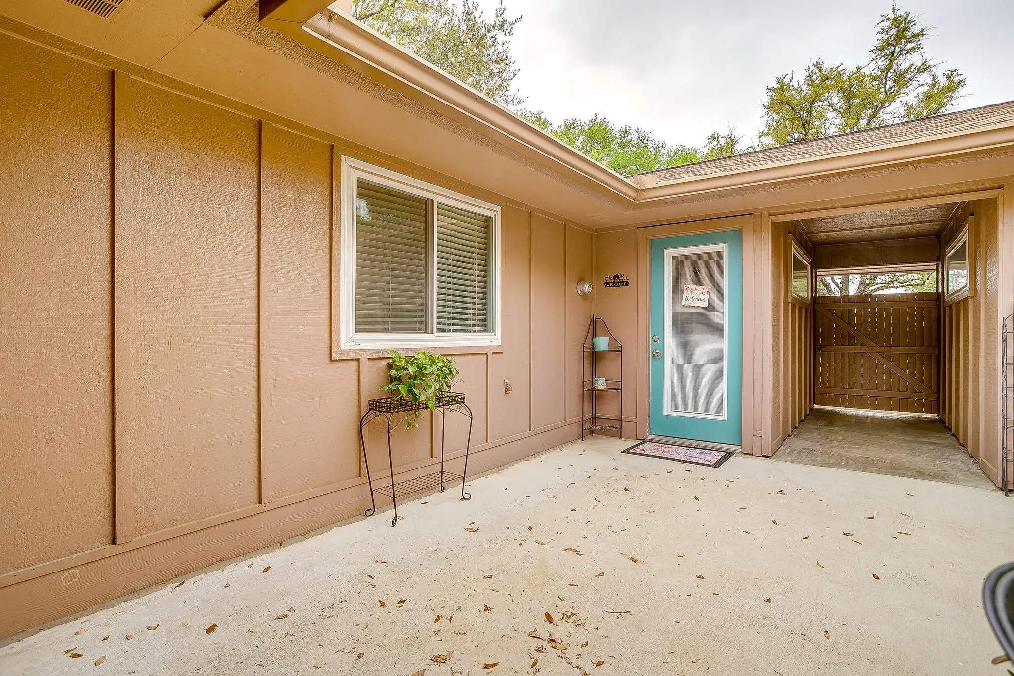 Duplex For Sale in Tarrant County , 5011 Ledgestone Drive, Fort Worth, Texas 76132, 4 Bedroom, 4 Bathroom, 4 Garage spaces, 3,216 Sqft, built in 1976, Preowned, mls#21224948, Real Estate Agent in Fort Worth, Homes For Sale in Tarrant county, Homes For Sale in Fort Worth, Realtor in Fort Worth Texas, Real Estate Brokerage Independent Realty Texas, Luminita Cordes Realtor