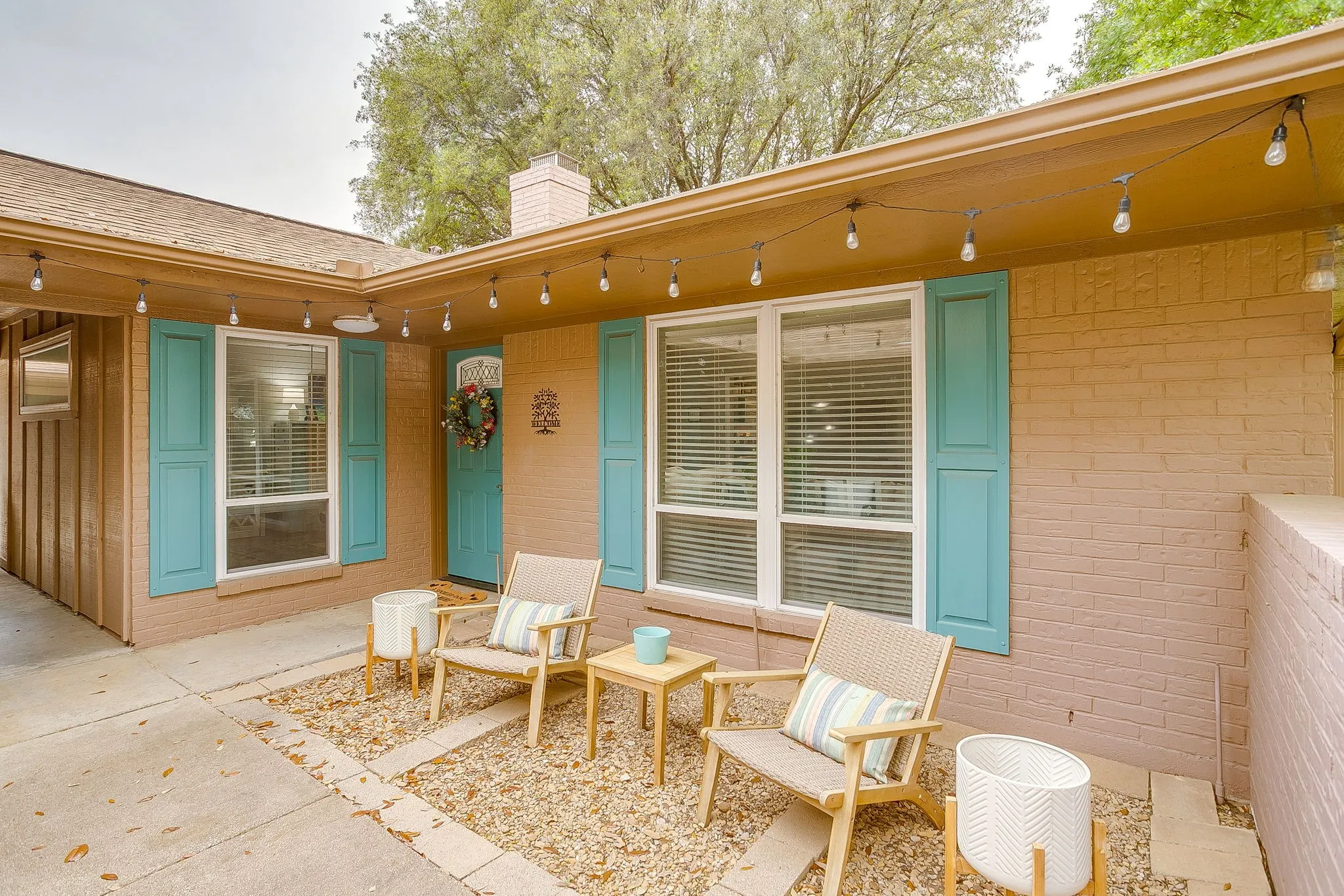 Front courtyard area