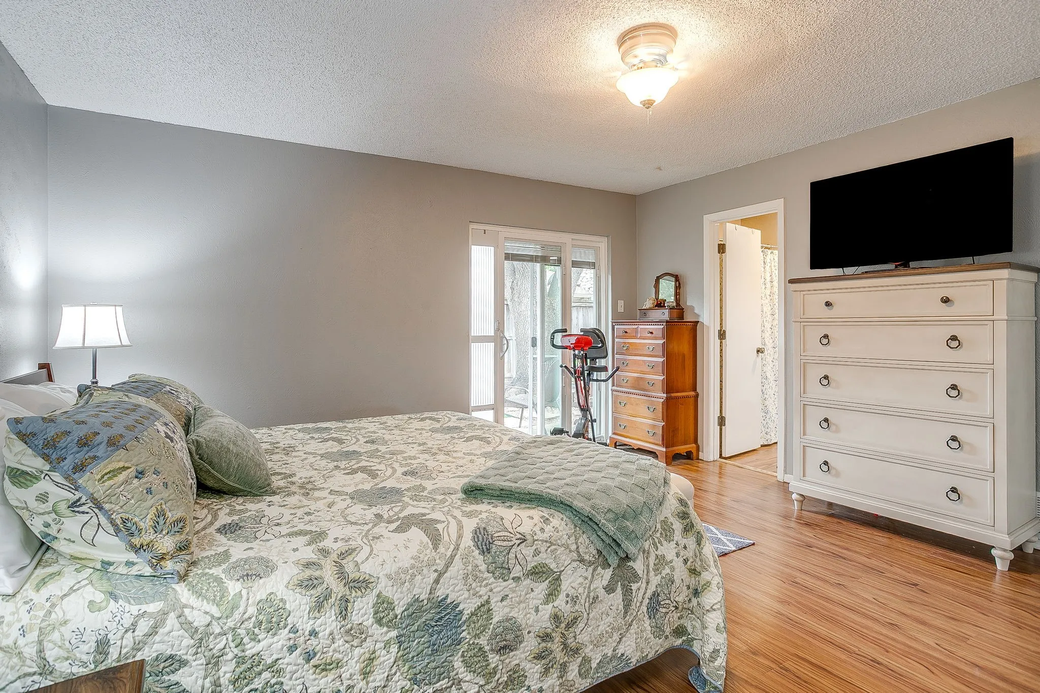 Duplex For Sale in Tarrant County , 5011 Ledgestone Drive, Fort Worth, Texas 76132, 4 Bedroom, 4 Bathroom, 4 Garage spaces, 3,216 Sqft, built in 1976, Preowned, mls#21224948, Real Estate Agent in Fort Worth, Homes For Sale in Tarrant county, Homes For Sale in Fort Worth, Realtor in Fort Worth Texas, Real Estate Brokerage Independent Realty Texas, Luminita Cordes Realtor