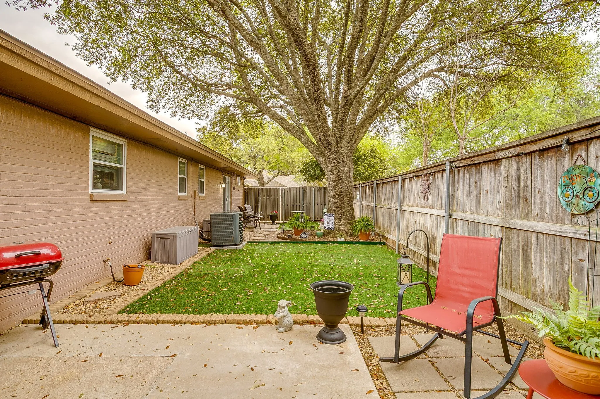 Duplex For Sale in Tarrant County , 5011 Ledgestone Drive, Fort Worth, Texas 76132, 4 Bedroom, 4 Bathroom, 4 Garage spaces, 3,216 Sqft, built in 1976, Preowned, mls#21224948, Real Estate Agent in Fort Worth, Homes For Sale in Tarrant county, Homes For Sale in Fort Worth, Realtor in Fort Worth Texas, Real Estate Brokerage Independent Realty Texas, Luminita Cordes Realtor