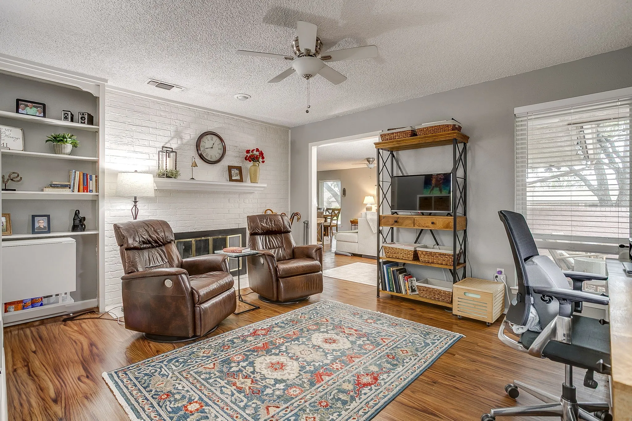 Duplex For Sale in Tarrant County , 5011 Ledgestone Drive, Fort Worth, Texas 76132, 4 Bedroom, 4 Bathroom, 4 Garage spaces, 3,216 Sqft, built in 1976, Preowned, mls#21224948, Real Estate Agent in Fort Worth, Homes For Sale in Tarrant county, Homes For Sale in Fort Worth, Realtor in Fort Worth Texas, Real Estate Brokerage Independent Realty Texas, Luminita Cordes Realtor