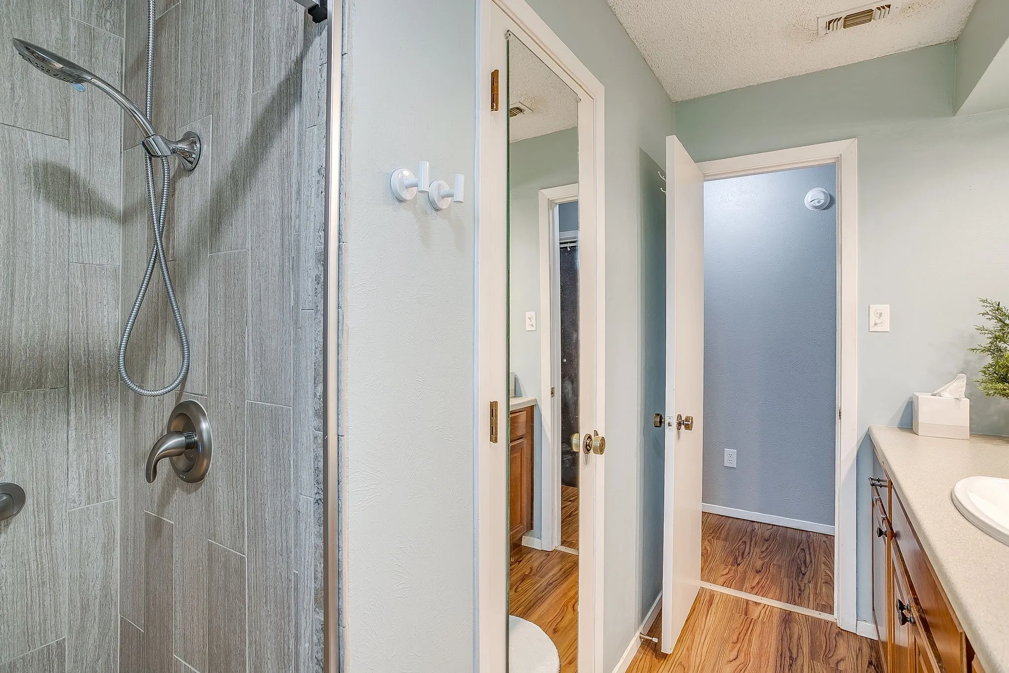 Duplex For Sale in Tarrant County , 5011 Ledgestone Drive, Fort Worth, Texas 76132, 4 Bedroom, 4 Bathroom, 4 Garage spaces, 3,216 Sqft, built in 1976, Preowned, mls#21224948, Real Estate Agent in Fort Worth, Homes For Sale in Tarrant county, Homes For Sale in Fort Worth, Realtor in Fort Worth Texas, Real Estate Brokerage Independent Realty Texas, Luminita Cordes Realtor