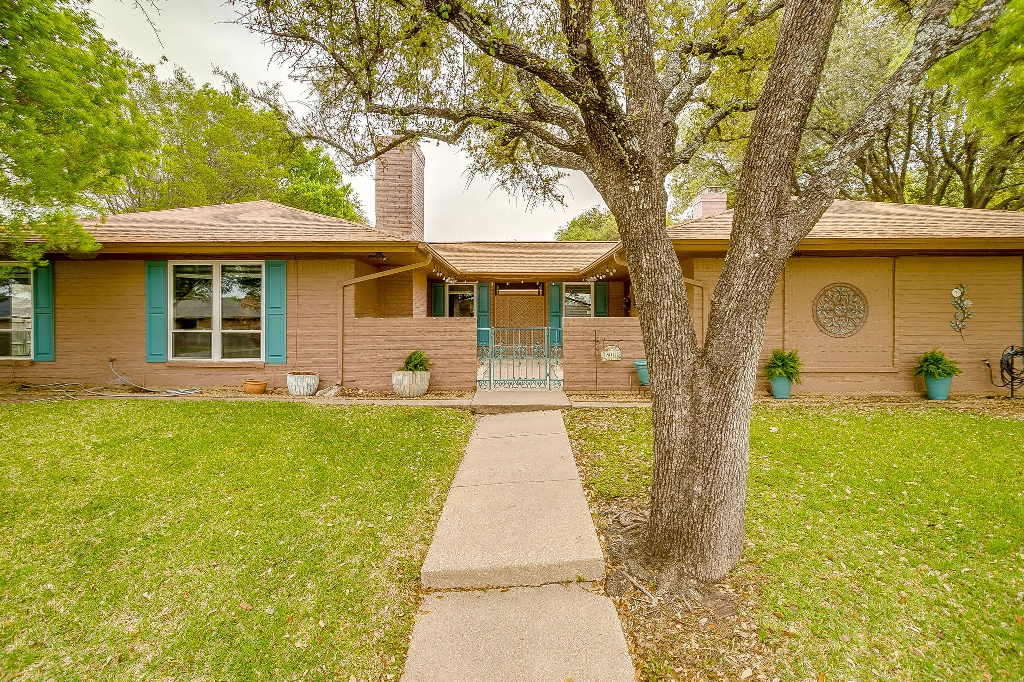 Duplex For Sale in Tarrant County , 5011 Ledgestone Drive, Fort Worth, Texas 76132, 4 Bedroom, 4 Bathroom, 4 Garage spaces, 3,216 Sqft, built in 1976, Preowned, mls#21224948, Real Estate Agent in Fort Worth, Homes For Sale in Tarrant county, Homes For Sale in Fort Worth, Realtor in Fort Worth Texas, Real Estate Brokerage Independent Realty Texas, Luminita Cordes Realtor