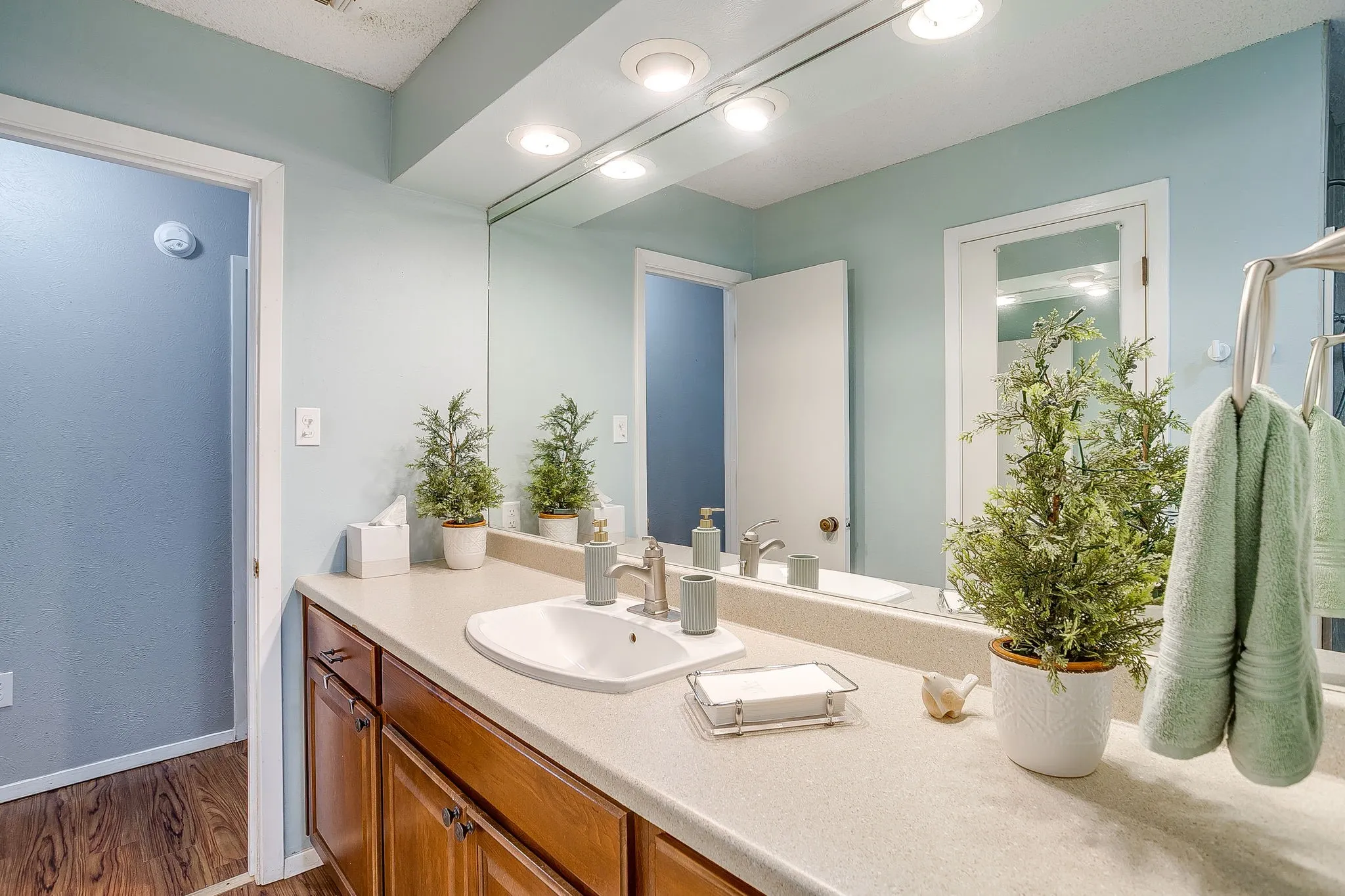 Duplex For Sale in Tarrant County , 5011 Ledgestone Drive, Fort Worth, Texas 76132, 4 Bedroom, 4 Bathroom, 4 Garage spaces, 3,216 Sqft, built in 1976, Preowned, mls#21224948, Real Estate Agent in Fort Worth, Homes For Sale in Tarrant county, Homes For Sale in Fort Worth, Realtor in Fort Worth Texas, Real Estate Brokerage Independent Realty Texas, Luminita Cordes Realtor
