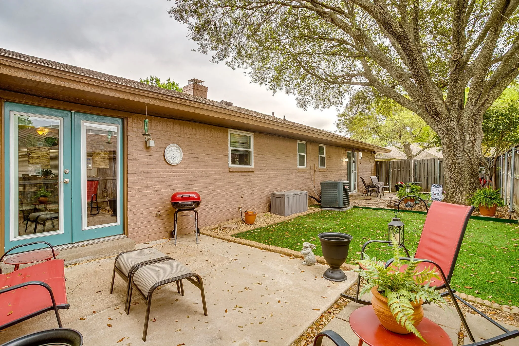 Duplex For Sale in Tarrant County , 5011 Ledgestone Drive, Fort Worth, Texas 76132, 4 Bedroom, 4 Bathroom, 4 Garage spaces, 3,216 Sqft, built in 1976, Preowned, mls#21224948, Real Estate Agent in Fort Worth, Homes For Sale in Tarrant county, Homes For Sale in Fort Worth, Realtor in Fort Worth Texas, Real Estate Brokerage Independent Realty Texas, Luminita Cordes Realtor