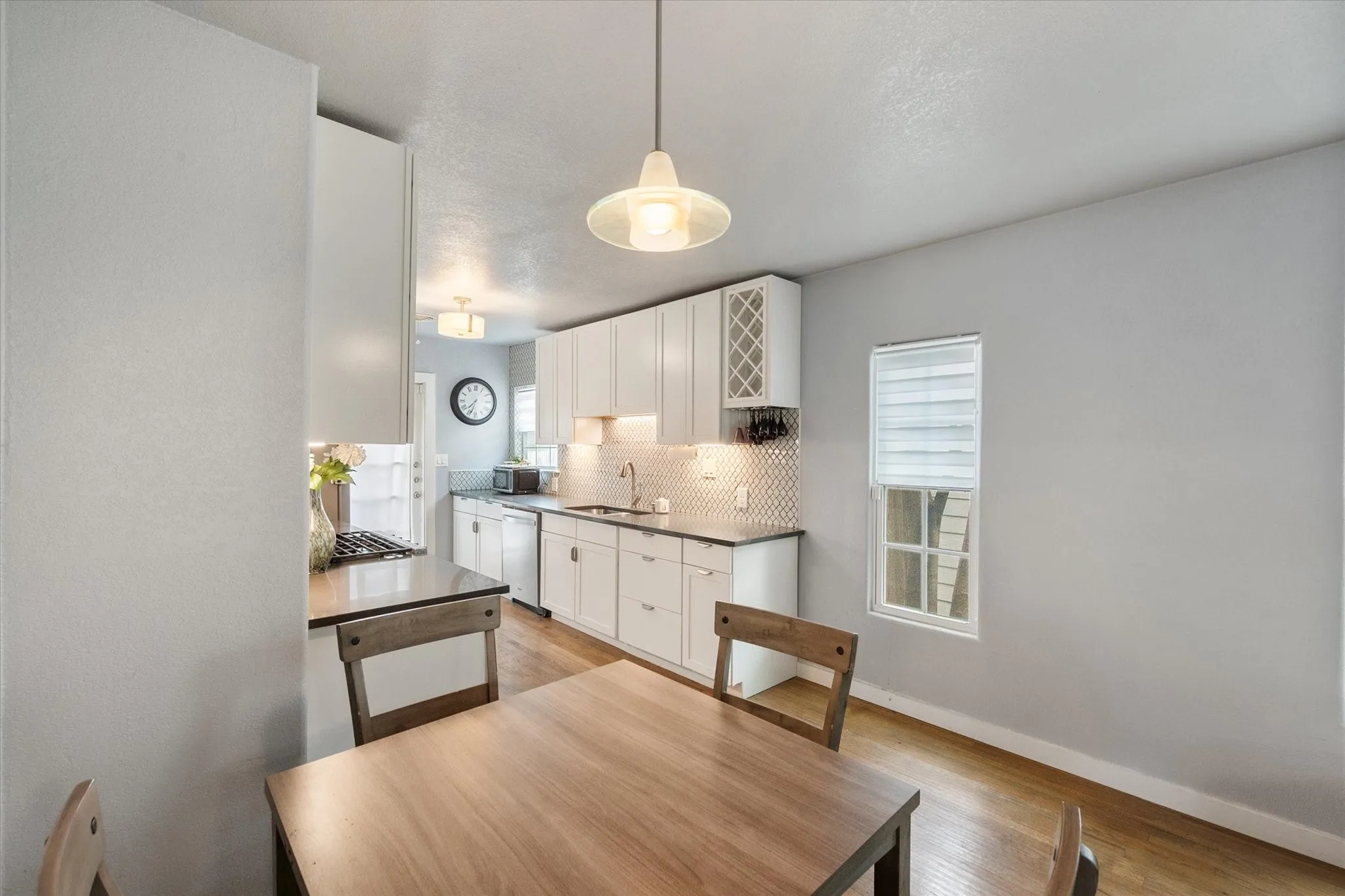 Single Family Residence For Sale in Tarrant County , 2736 Ryan Avenue, Fort Worth, Texas 76110, 2 Bedroom, 2 Bathroom, 1 Garage spaces, 1,047 Sqft, built in 1943, Preowned, mls#21212581, Real Estate Agent in Fort Worth, Homes For Sale in Tarrant county, Homes For Sale in Fort Worth, Realtor in Fort Worth Texas, Real Estate Brokerage Independent Realty Texas, Luminita Cordes Realtor