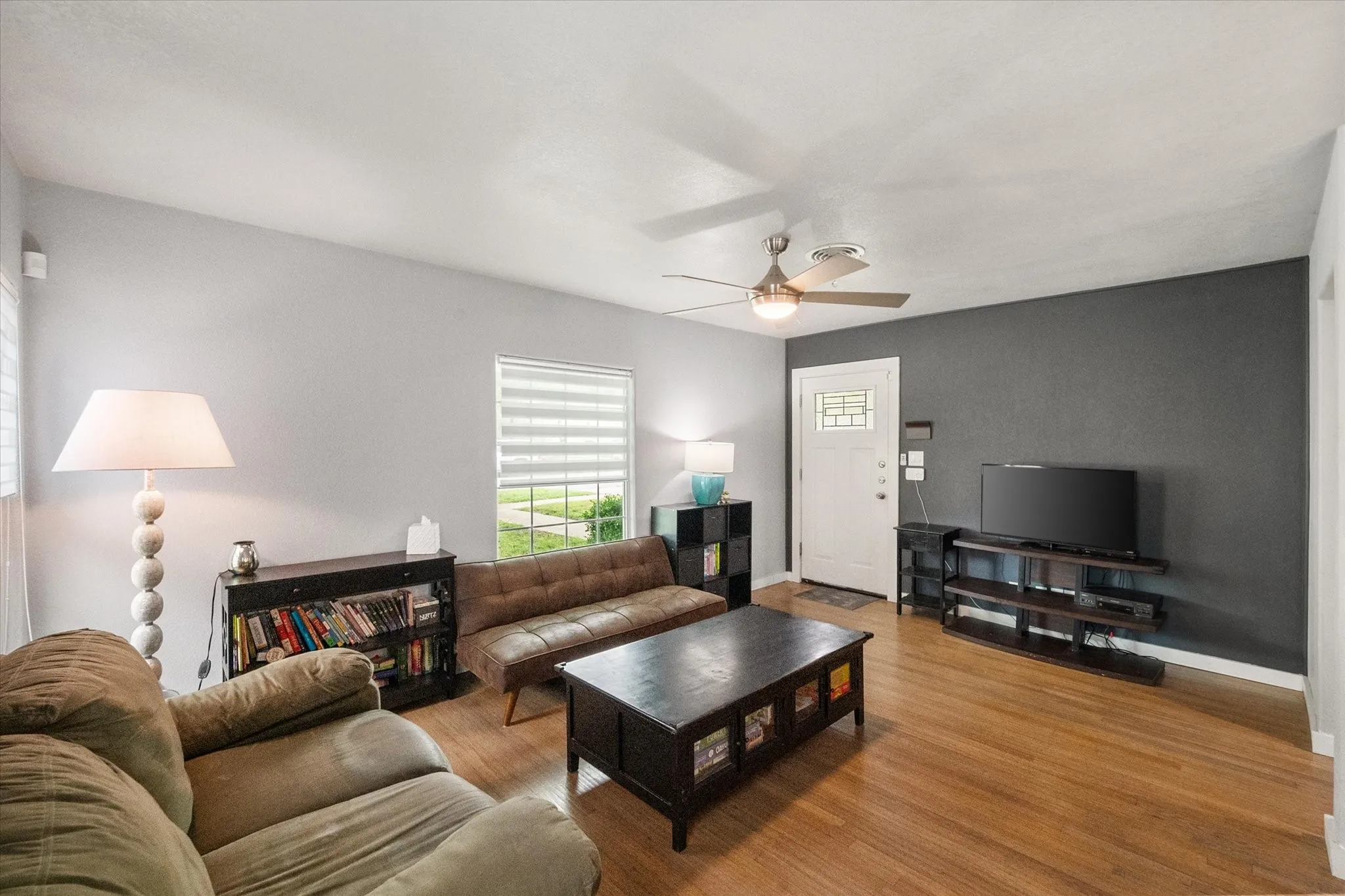 Single Family Residence For Sale in Tarrant County , 2736 Ryan Avenue, Fort Worth, Texas 76110, 2 Bedroom, 2 Bathroom, 1 Garage spaces, 1,047 Sqft, built in 1943, Preowned, mls#21212581, Real Estate Agent in Fort Worth, Homes For Sale in Tarrant county, Homes For Sale in Fort Worth, Realtor in Fort Worth Texas, Real Estate Brokerage Independent Realty Texas, Luminita Cordes Realtor