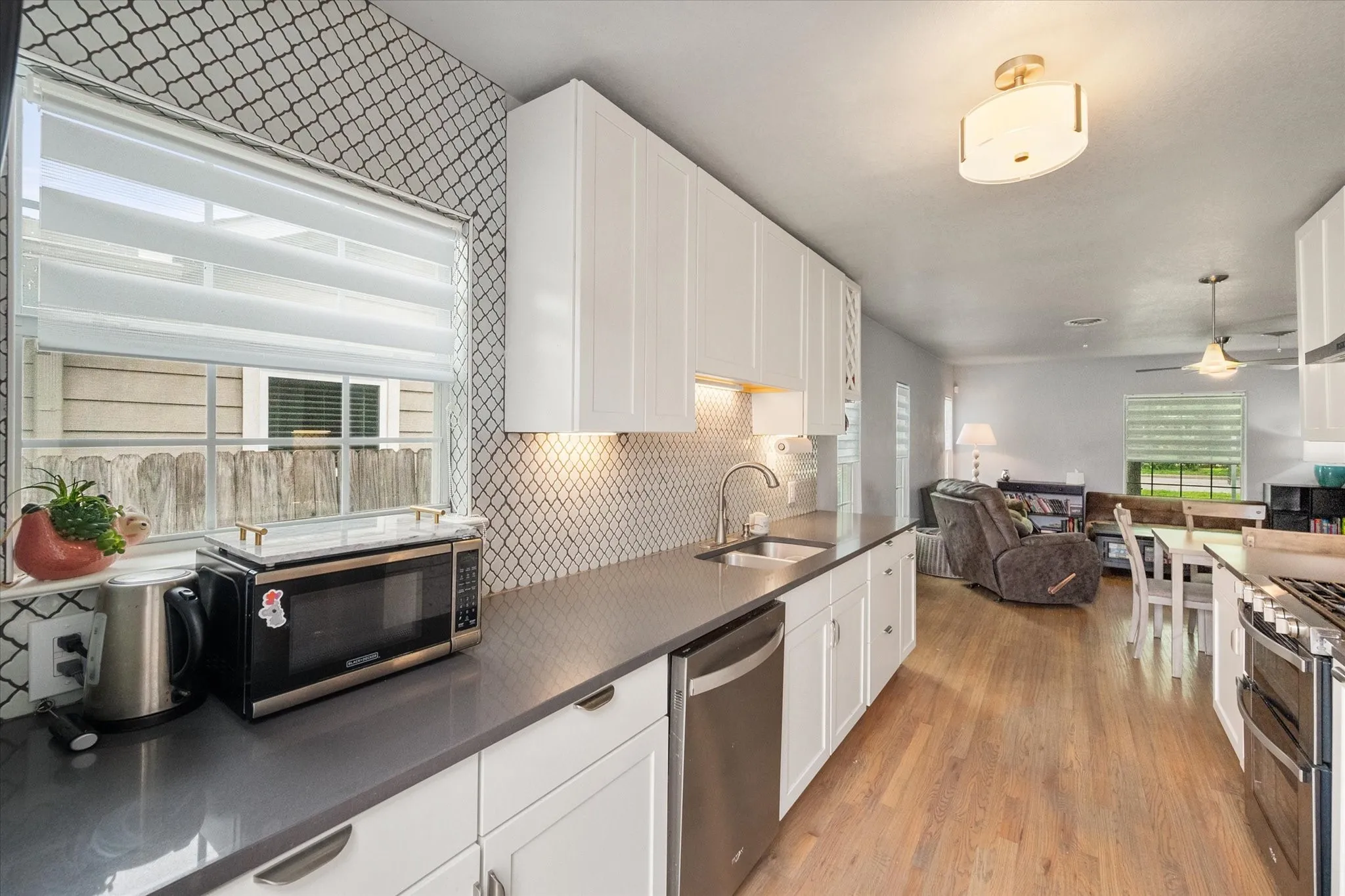 Single Family Residence For Sale in Tarrant County , 2736 Ryan Avenue, Fort Worth, Texas 76110, 2 Bedroom, 2 Bathroom, 1 Garage spaces, 1,047 Sqft, built in 1943, Preowned, mls#21212581, Real Estate Agent in Fort Worth, Homes For Sale in Tarrant county, Homes For Sale in Fort Worth, Realtor in Fort Worth Texas, Real Estate Brokerage Independent Realty Texas, Luminita Cordes Realtor