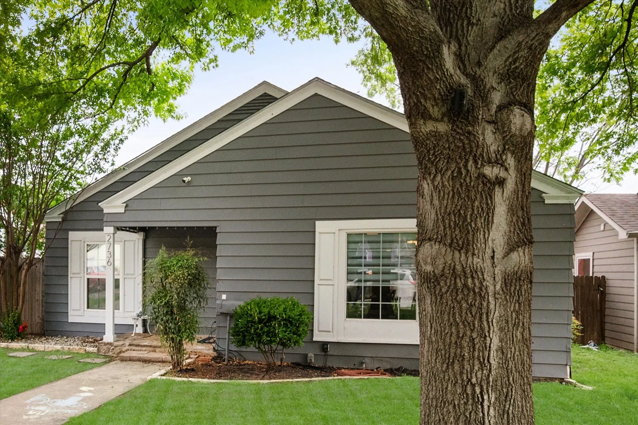 Single Family Residence For Sale in Tarrant County , 2736 Ryan Avenue, Fort Worth, Texas 76110, 2 Bedroom, 2 Bathroom, 1 Garage spaces, 1,047 Sqft, built in 1943, Preowned, mls#21212581, Real Estate Agent in Fort Worth, Homes For Sale in Tarrant county, Homes For Sale in Fort Worth, Realtor in Fort Worth Texas, Real Estate Brokerage Independent Realty Texas, Luminita Cordes Realtor