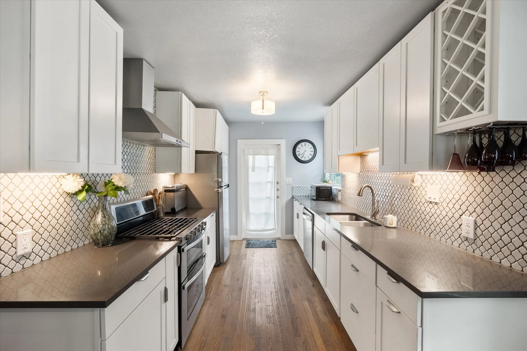 Single Family Residence For Sale in Tarrant County , 2736 Ryan Avenue, Fort Worth, Texas 76110, 2 Bedroom, 2 Bathroom, 1 Garage spaces, 1,047 Sqft, built in 1943, Preowned, mls#21212581, Real Estate Agent in Fort Worth, Homes For Sale in Tarrant county, Homes For Sale in Fort Worth, Realtor in Fort Worth Texas, Real Estate Brokerage Independent Realty Texas, Luminita Cordes Realtor