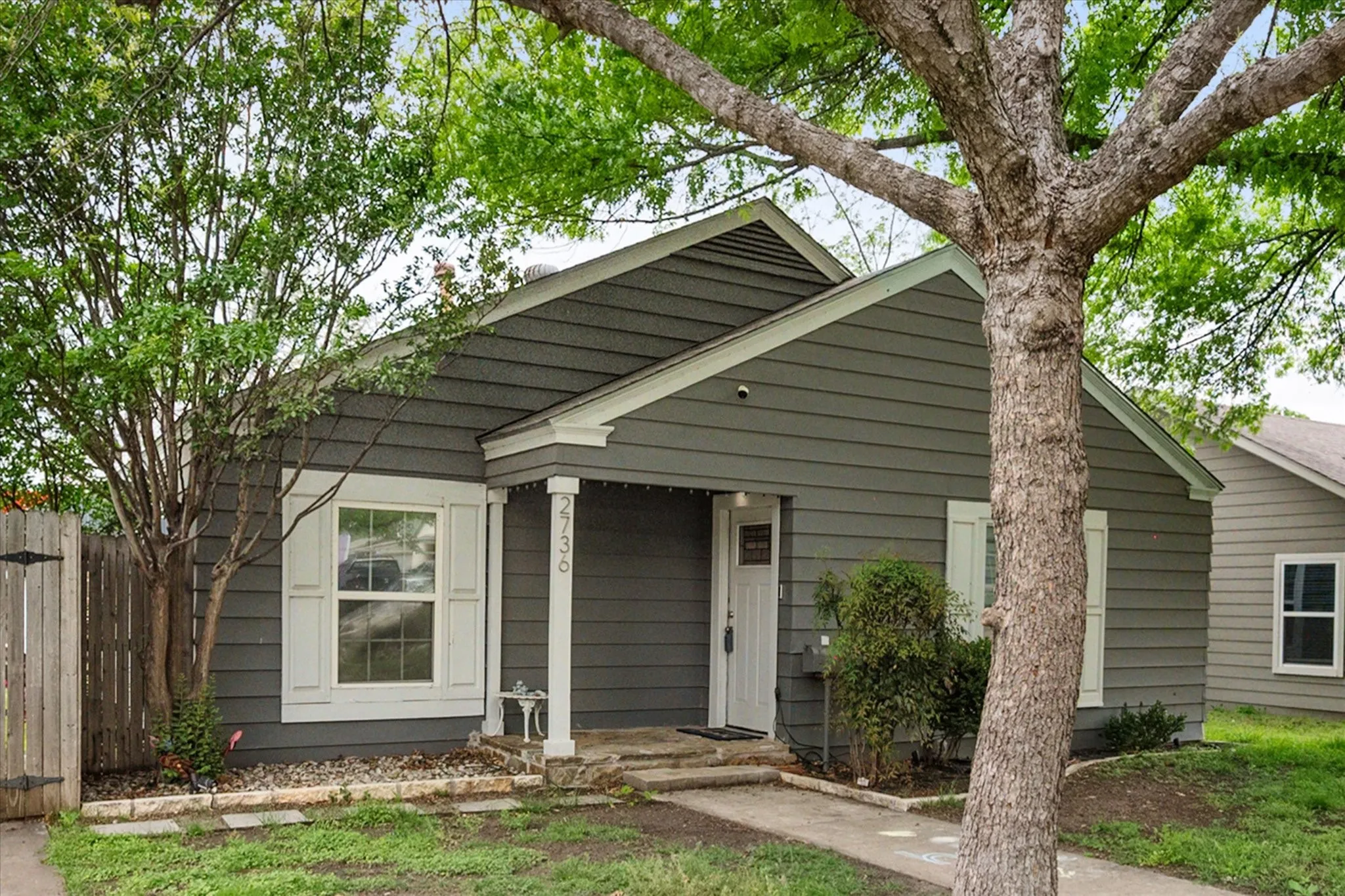 Single Family Residence For Sale in Tarrant County , 2736 Ryan Avenue, Fort Worth, Texas 76110, 2 Bedroom, 2 Bathroom, 1 Garage spaces, 1,047 Sqft, built in 1943, Preowned, mls#21212581, Real Estate Agent in Fort Worth, Homes For Sale in Tarrant county, Homes For Sale in Fort Worth, Realtor in Fort Worth Texas, Real Estate Brokerage Independent Realty Texas, Luminita Cordes Realtor