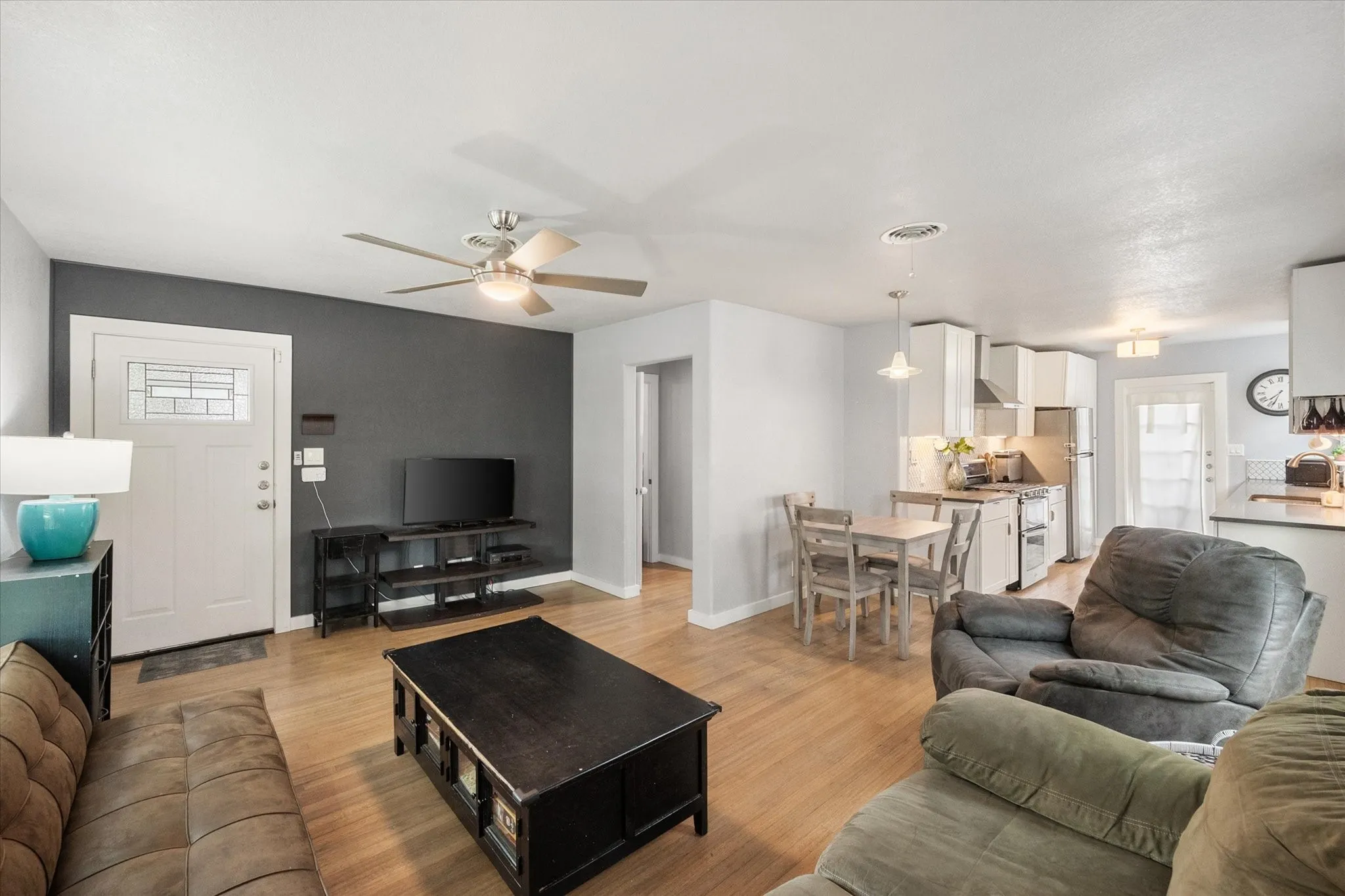 Single Family Residence For Sale in Tarrant County , 2736 Ryan Avenue, Fort Worth, Texas 76110, 2 Bedroom, 2 Bathroom, 1 Garage spaces, 1,047 Sqft, built in 1943, Preowned, mls#21212581, Real Estate Agent in Fort Worth, Homes For Sale in Tarrant county, Homes For Sale in Fort Worth, Realtor in Fort Worth Texas, Real Estate Brokerage Independent Realty Texas, Luminita Cordes Realtor