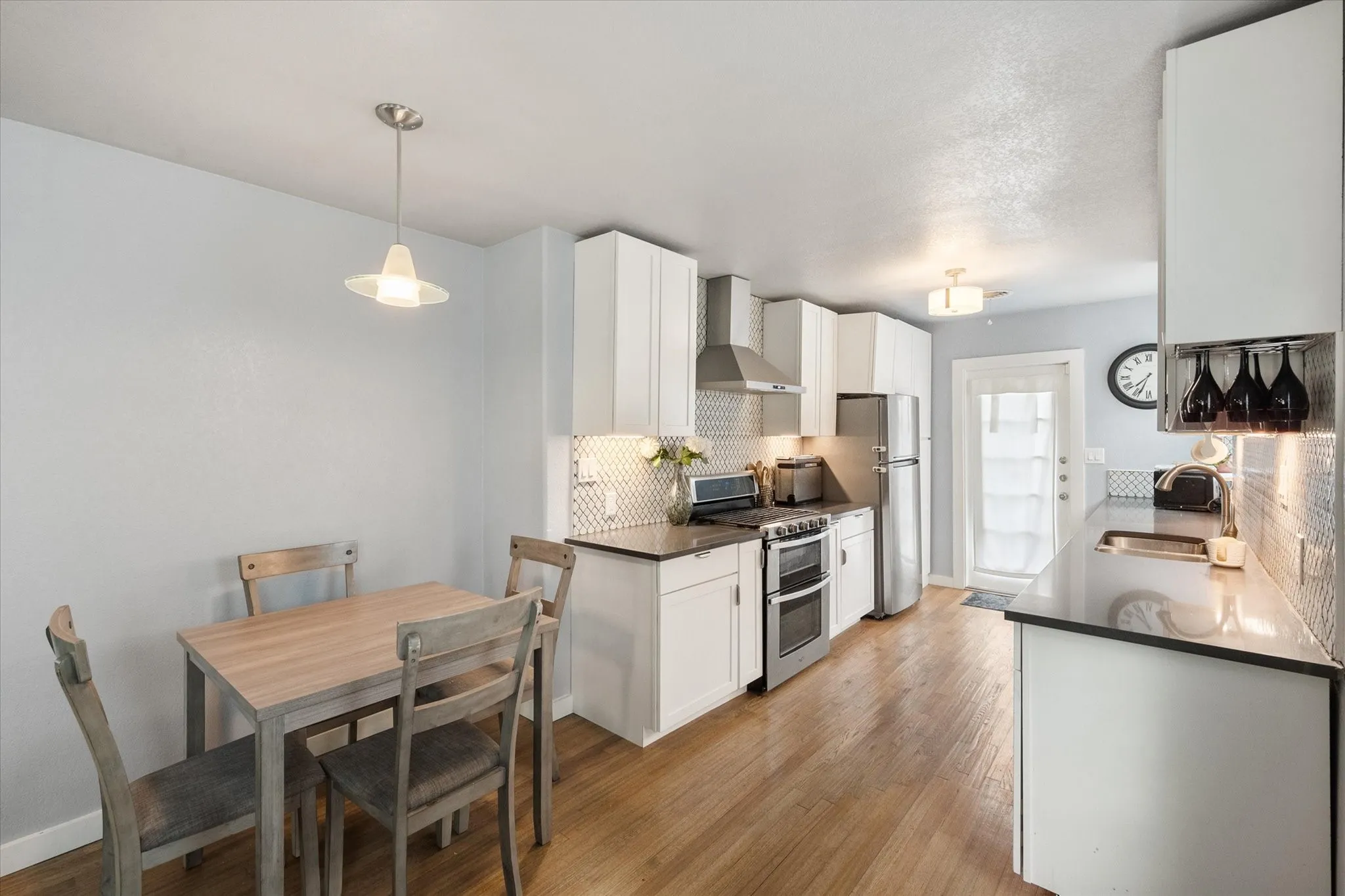 Single Family Residence For Sale in Tarrant County , 2736 Ryan Avenue, Fort Worth, Texas 76110, 2 Bedroom, 2 Bathroom, 1 Garage spaces, 1,047 Sqft, built in 1943, Preowned, mls#21212581, Real Estate Agent in Fort Worth, Homes For Sale in Tarrant county, Homes For Sale in Fort Worth, Realtor in Fort Worth Texas, Real Estate Brokerage Independent Realty Texas, Luminita Cordes Realtor