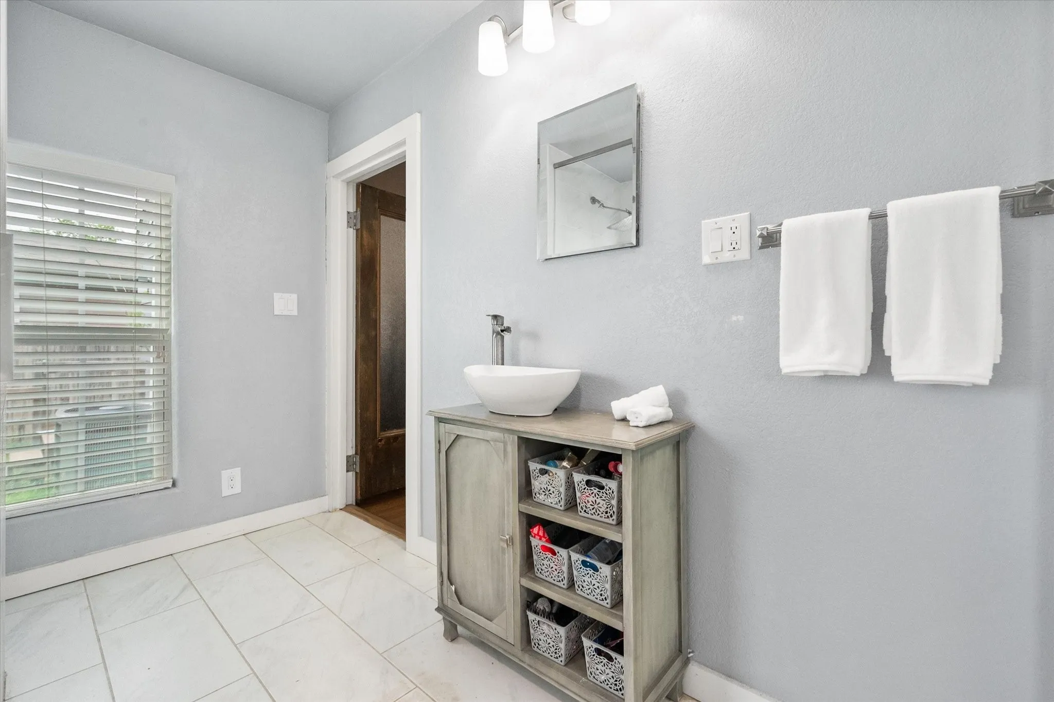 Single Family Residence For Sale in Tarrant County , 2736 Ryan Avenue, Fort Worth, Texas 76110, 2 Bedroom, 2 Bathroom, 1 Garage spaces, 1,047 Sqft, built in 1943, Preowned, mls#21212581, Real Estate Agent in Fort Worth, Homes For Sale in Tarrant county, Homes For Sale in Fort Worth, Realtor in Fort Worth Texas, Real Estate Brokerage Independent Realty Texas, Luminita Cordes Realtor
