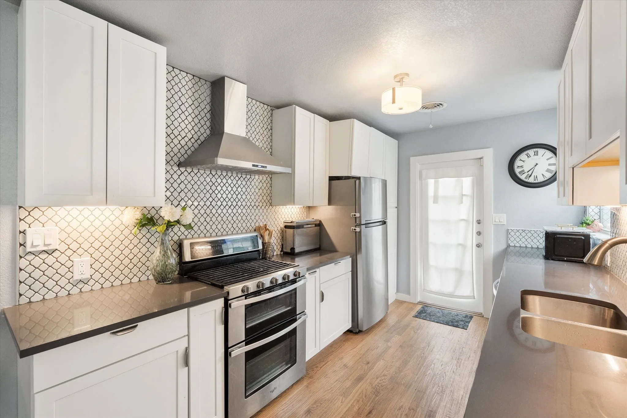 Single Family Residence For Sale in Tarrant County , 2736 Ryan Avenue, Fort Worth, Texas 76110, 2 Bedroom, 2 Bathroom, 1 Garage spaces, 1,047 Sqft, built in 1943, Preowned, mls#21212581, Real Estate Agent in Fort Worth, Homes For Sale in Tarrant county, Homes For Sale in Fort Worth, Realtor in Fort Worth Texas, Real Estate Brokerage Independent Realty Texas, Luminita Cordes Realtor