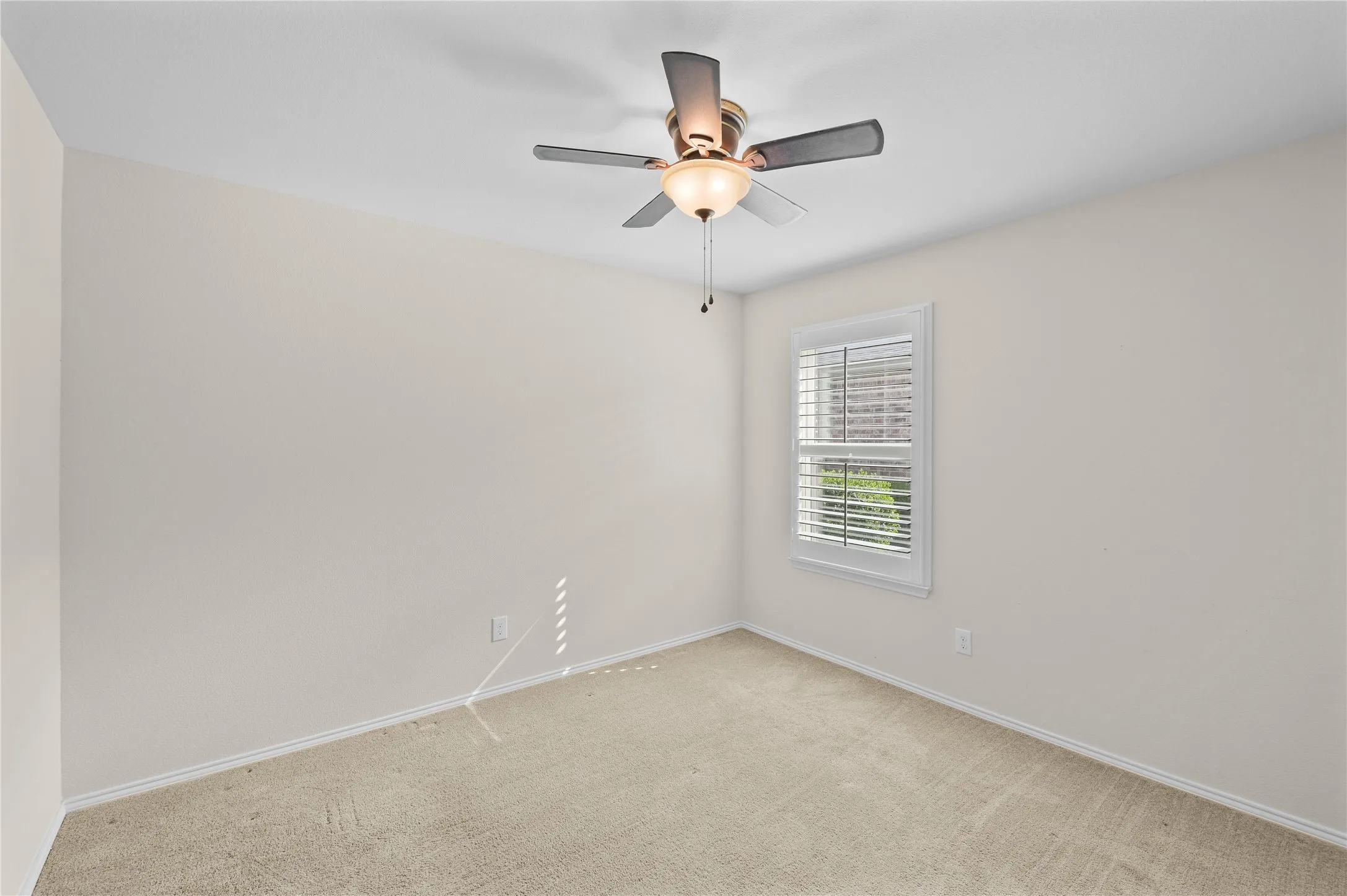 Single Family Residence For Sale in Denton County , 127 Montague Lane, Frisco, Texas 75036, 3 Bedroom, 2 Bathroom, 2 Garage spaces, 1,457 Sqft, built in 2014, Preowned, mls#21221499, Real Estate Agent in Frisco, Homes For Sale in Denton county, Homes For Sale in Frisco, Realtor in Frisco Texas, Real Estate Brokerage Independent Realty Texas, Luminita Cordes Realtor