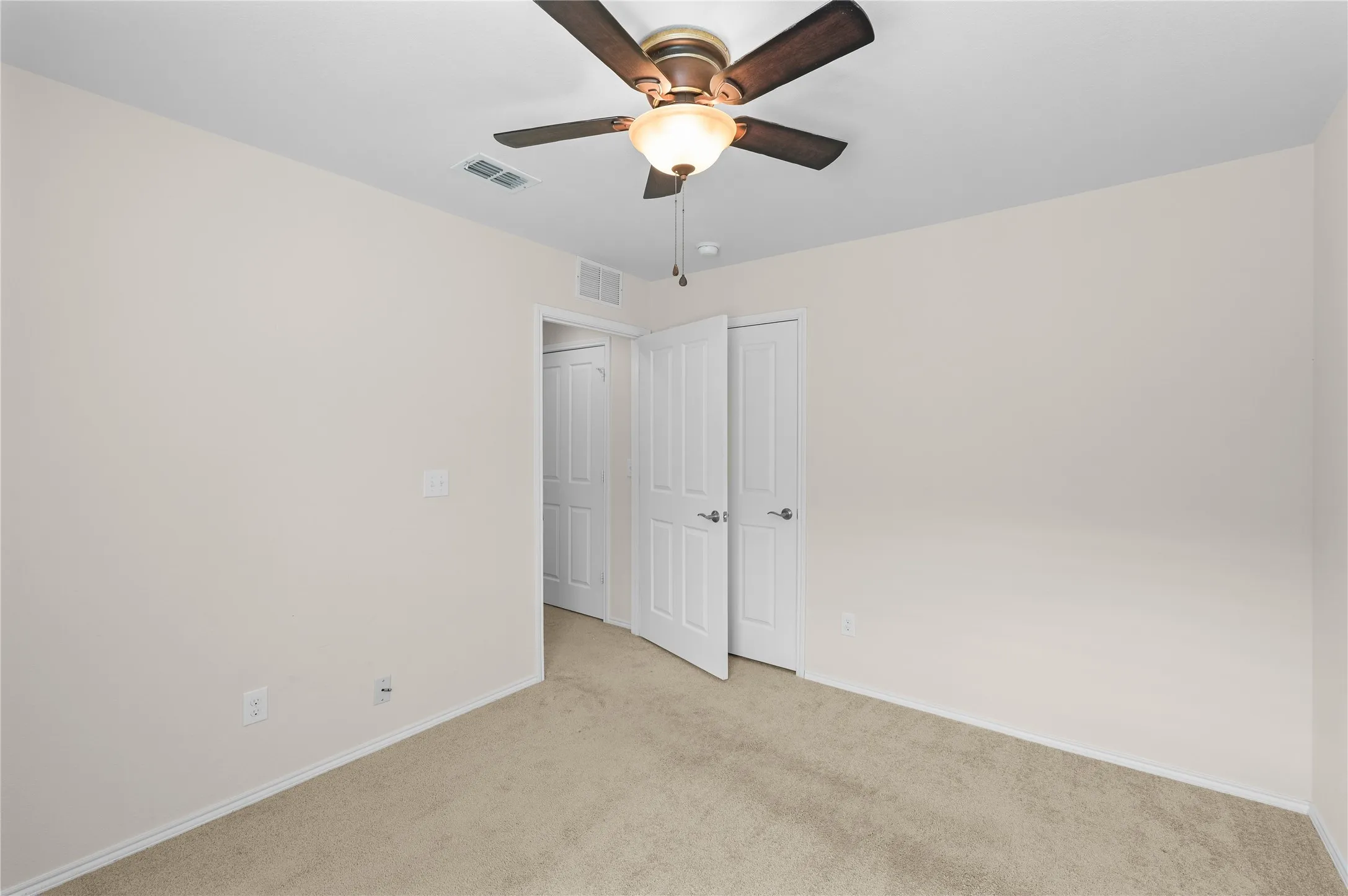 Single Family Residence For Sale in Denton County , 127 Montague Lane, Frisco, Texas 75036, 3 Bedroom, 2 Bathroom, 2 Garage spaces, 1,457 Sqft, built in 2014, Preowned, mls#21221499, Real Estate Agent in Frisco, Homes For Sale in Denton county, Homes For Sale in Frisco, Realtor in Frisco Texas, Real Estate Brokerage Independent Realty Texas, Luminita Cordes Realtor
