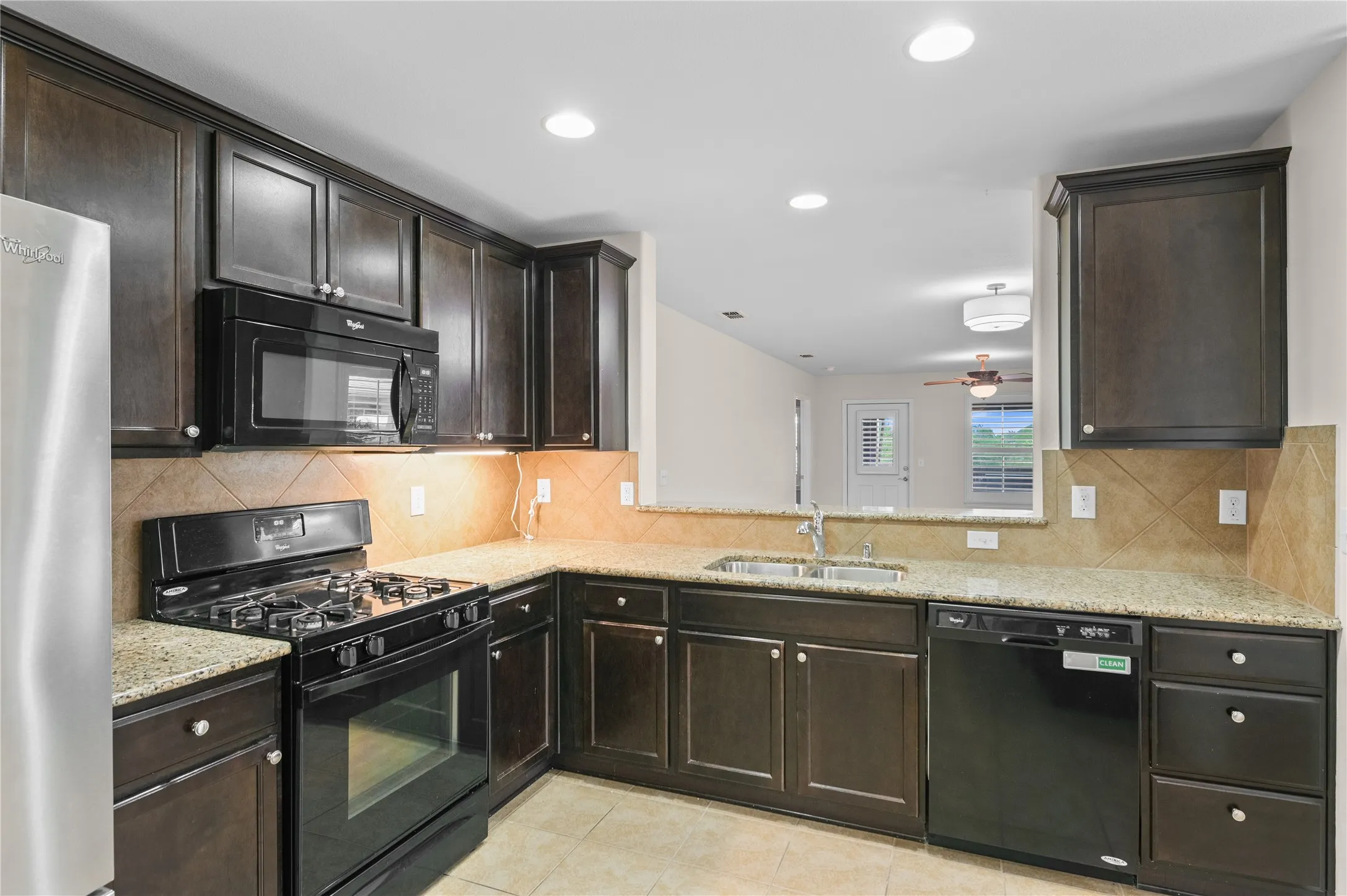 Single Family Residence For Sale in Denton County , 127 Montague Lane, Frisco, Texas 75036, 3 Bedroom, 2 Bathroom, 2 Garage spaces, 1,457 Sqft, built in 2014, Preowned, mls#21221499, Real Estate Agent in Frisco, Homes For Sale in Denton county, Homes For Sale in Frisco, Realtor in Frisco Texas, Real Estate Brokerage Independent Realty Texas, Luminita Cordes Realtor