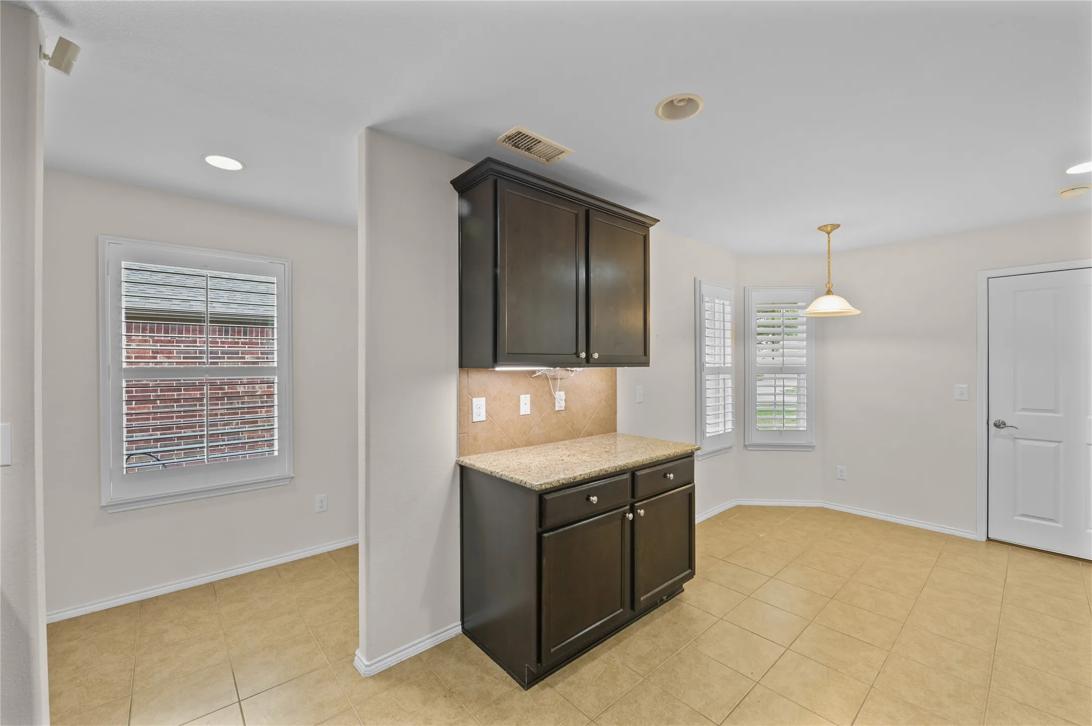 Single Family Residence For Sale in Denton County , 127 Montague Lane, Frisco, Texas 75036, 3 Bedroom, 2 Bathroom, 2 Garage spaces, 1,457 Sqft, built in 2014, Preowned, mls#21221499, Real Estate Agent in Frisco, Homes For Sale in Denton county, Homes For Sale in Frisco, Realtor in Frisco Texas, Real Estate Brokerage Independent Realty Texas, Luminita Cordes Realtor
