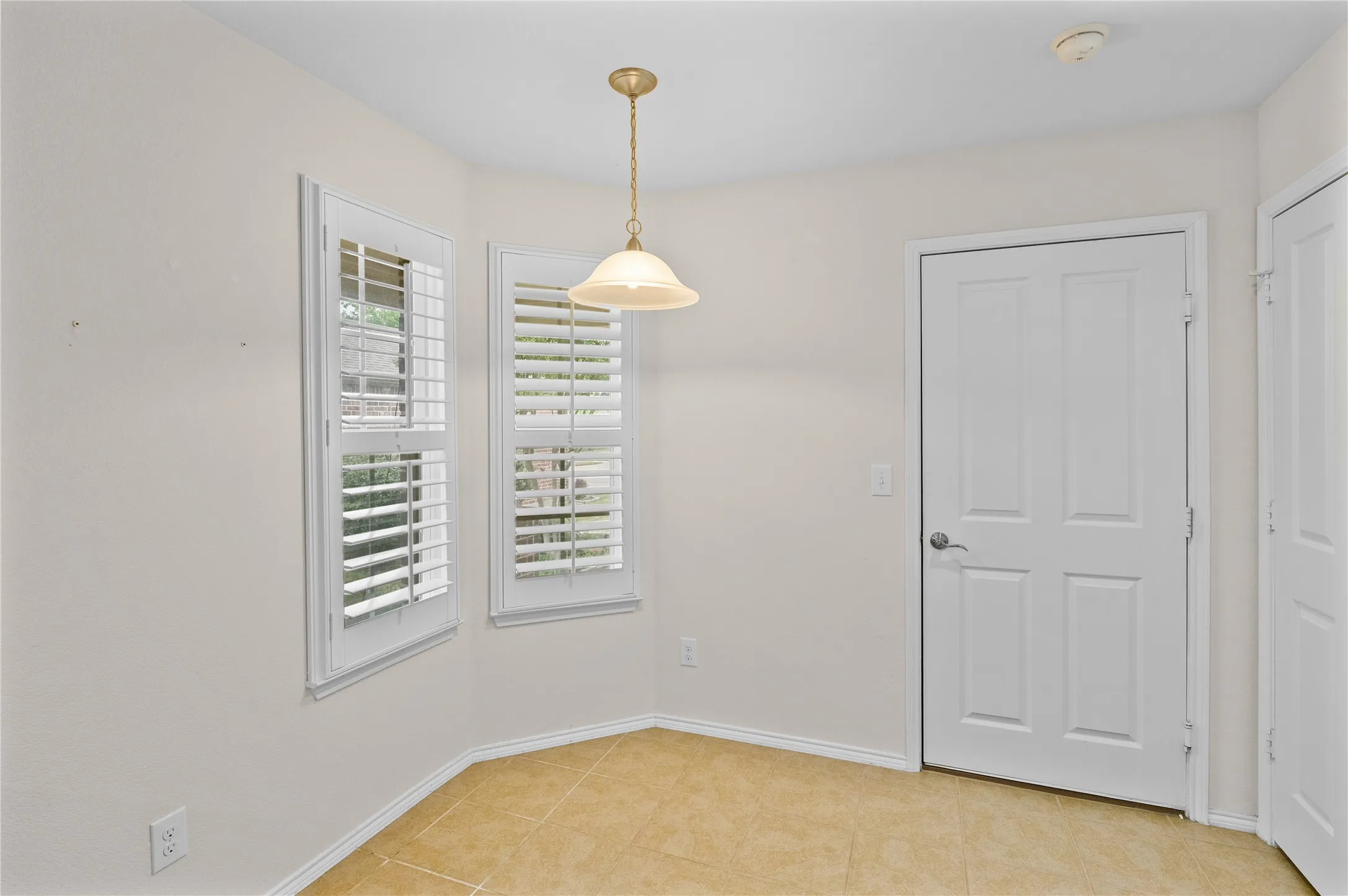 Single Family Residence For Sale in Denton County , 127 Montague Lane, Frisco, Texas 75036, 3 Bedroom, 2 Bathroom, 2 Garage spaces, 1,457 Sqft, built in 2014, Preowned, mls#21221499, Real Estate Agent in Frisco, Homes For Sale in Denton county, Homes For Sale in Frisco, Realtor in Frisco Texas, Real Estate Brokerage Independent Realty Texas, Luminita Cordes Realtor