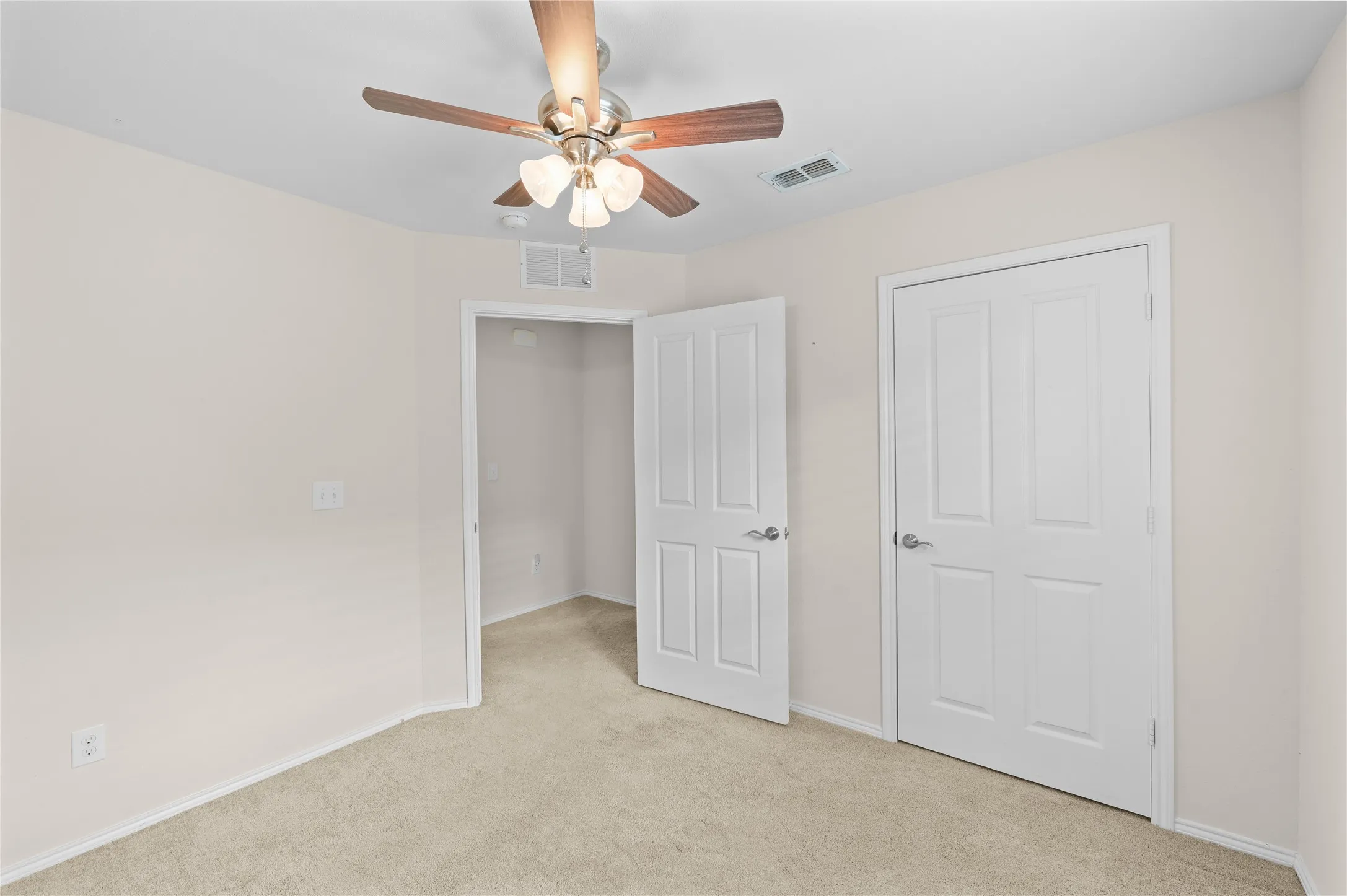 Single Family Residence For Sale in Denton County , 127 Montague Lane, Frisco, Texas 75036, 3 Bedroom, 2 Bathroom, 2 Garage spaces, 1,457 Sqft, built in 2014, Preowned, mls#21221499, Real Estate Agent in Frisco, Homes For Sale in Denton county, Homes For Sale in Frisco, Realtor in Frisco Texas, Real Estate Brokerage Independent Realty Texas, Luminita Cordes Realtor