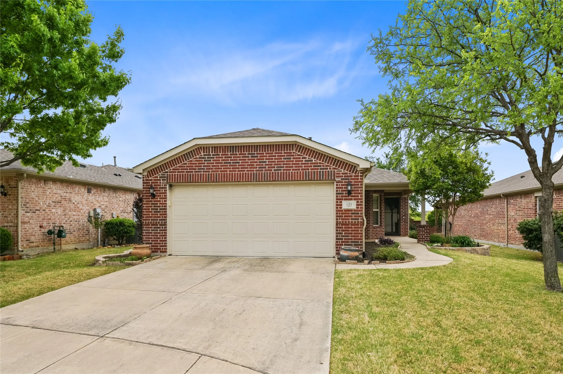 Single Family Residence For Sale in Denton County , 127 Montague Lane, Frisco, Texas 75036, 3 Bedroom, 2 Bathroom, 2 Garage spaces, 1,457 Sqft, built in 2014, Preowned, mls#21221499, Real Estate Agent in Frisco, Homes For Sale in Denton county, Homes For Sale in Frisco, Realtor in Frisco Texas, Real Estate Brokerage Independent Realty Texas, Luminita Cordes Realtor