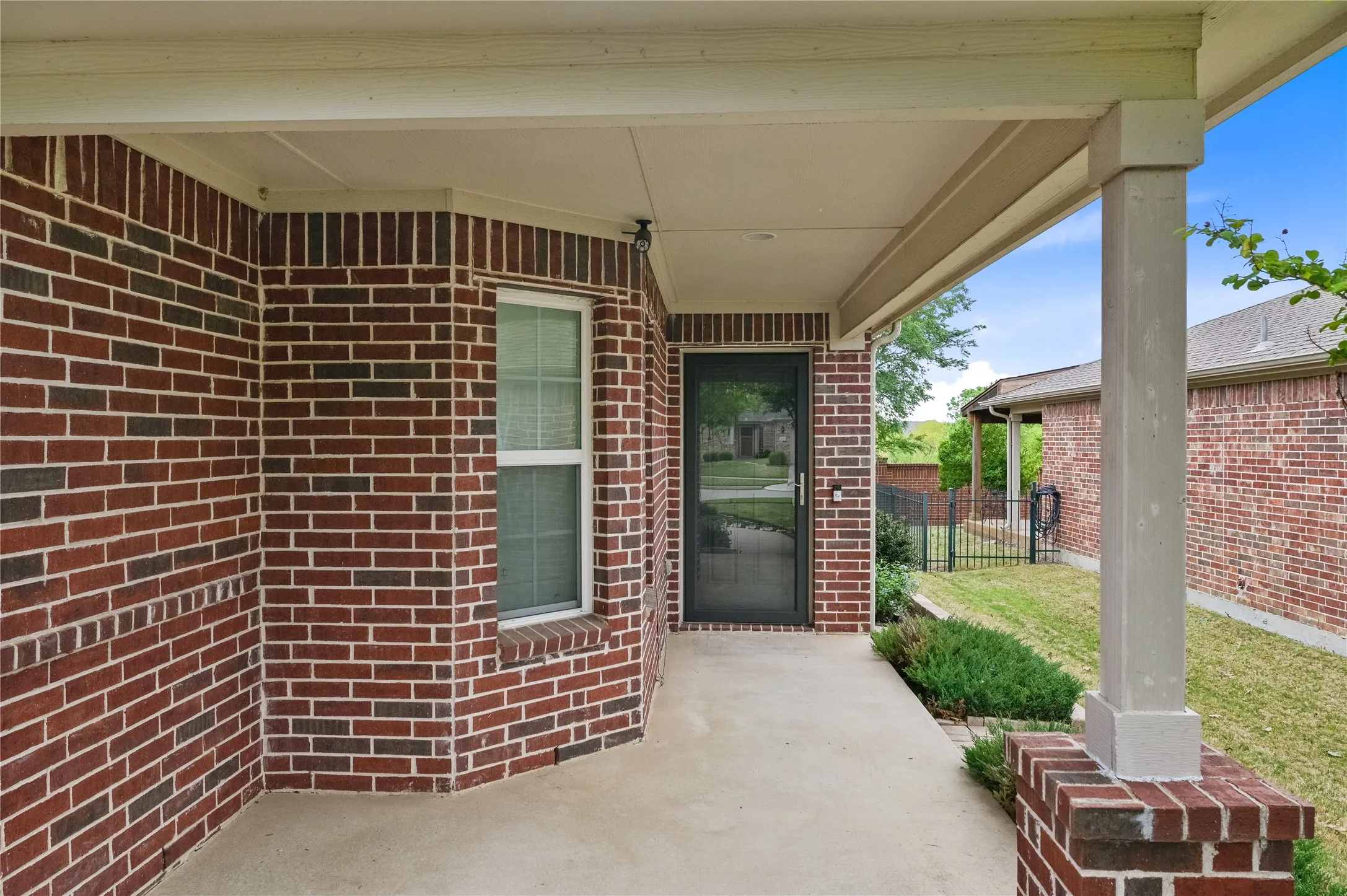Single Family Residence For Sale in Denton County , 127 Montague Lane, Frisco, Texas 75036, 3 Bedroom, 2 Bathroom, 2 Garage spaces, 1,457 Sqft, built in 2014, Preowned, mls#21221499, Real Estate Agent in Frisco, Homes For Sale in Denton county, Homes For Sale in Frisco, Realtor in Frisco Texas, Real Estate Brokerage Independent Realty Texas, Luminita Cordes Realtor