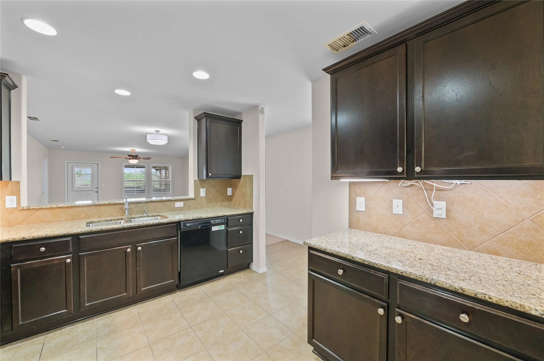 Single Family Residence For Sale in Denton County , 127 Montague Lane, Frisco, Texas 75036, 3 Bedroom, 2 Bathroom, 2 Garage spaces, 1,457 Sqft, built in 2014, Preowned, mls#21221499, Real Estate Agent in Frisco, Homes For Sale in Denton county, Homes For Sale in Frisco, Realtor in Frisco Texas, Real Estate Brokerage Independent Realty Texas, Luminita Cordes Realtor