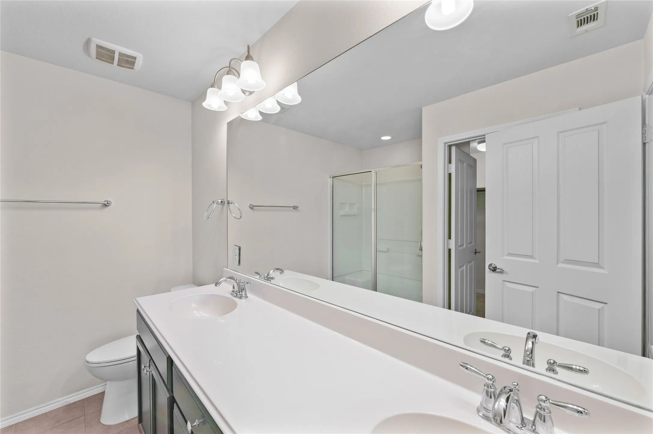 Single Family Residence For Sale in Denton County , 127 Montague Lane, Frisco, Texas 75036, 3 Bedroom, 2 Bathroom, 2 Garage spaces, 1,457 Sqft, built in 2014, Preowned, mls#21221499, Real Estate Agent in Frisco, Homes For Sale in Denton county, Homes For Sale in Frisco, Realtor in Frisco Texas, Real Estate Brokerage Independent Realty Texas, Luminita Cordes Realtor