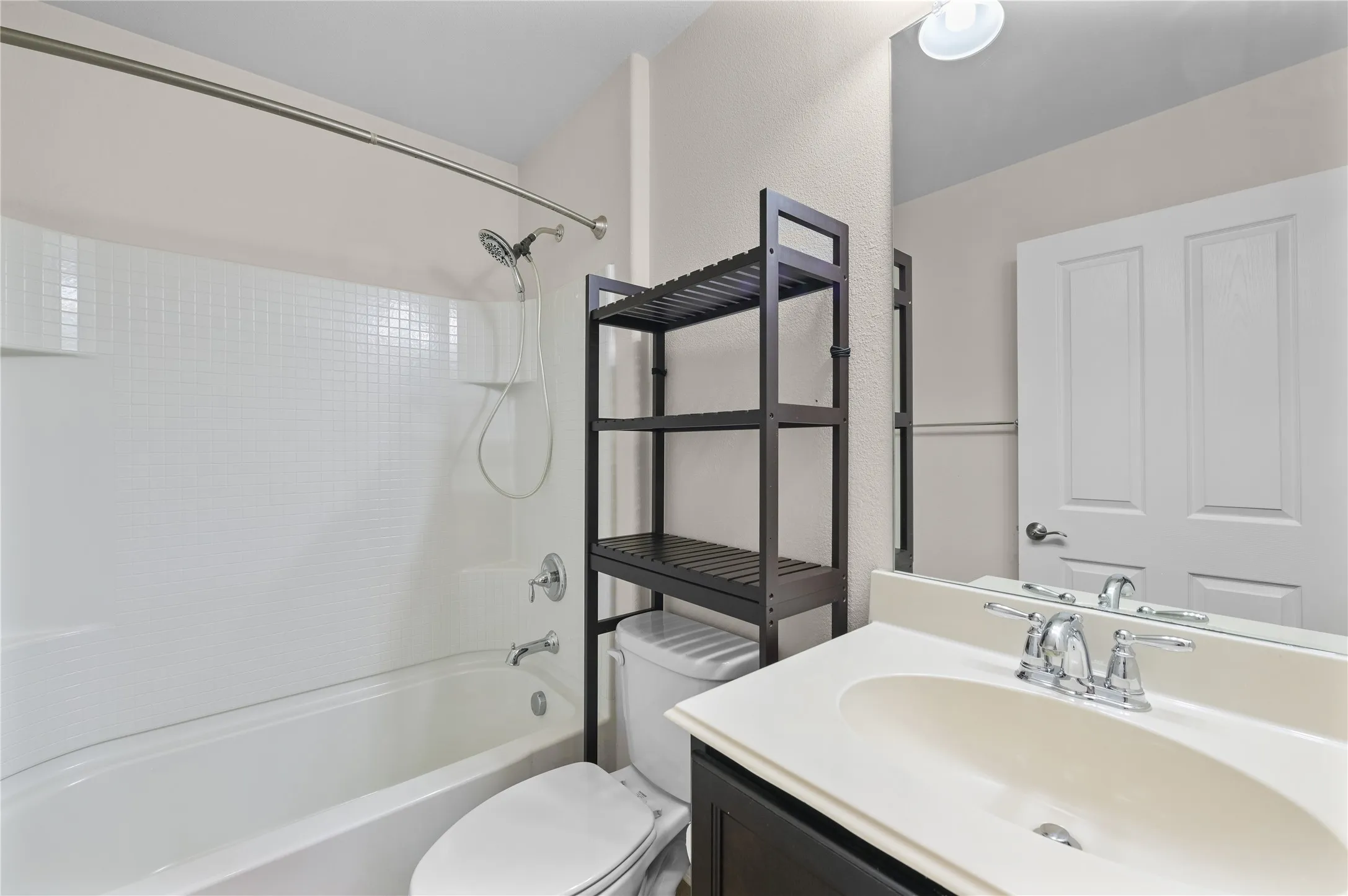 Single Family Residence For Sale in Denton County , 127 Montague Lane, Frisco, Texas 75036, 3 Bedroom, 2 Bathroom, 2 Garage spaces, 1,457 Sqft, built in 2014, Preowned, mls#21221499, Real Estate Agent in Frisco, Homes For Sale in Denton county, Homes For Sale in Frisco, Realtor in Frisco Texas, Real Estate Brokerage Independent Realty Texas, Luminita Cordes Realtor
