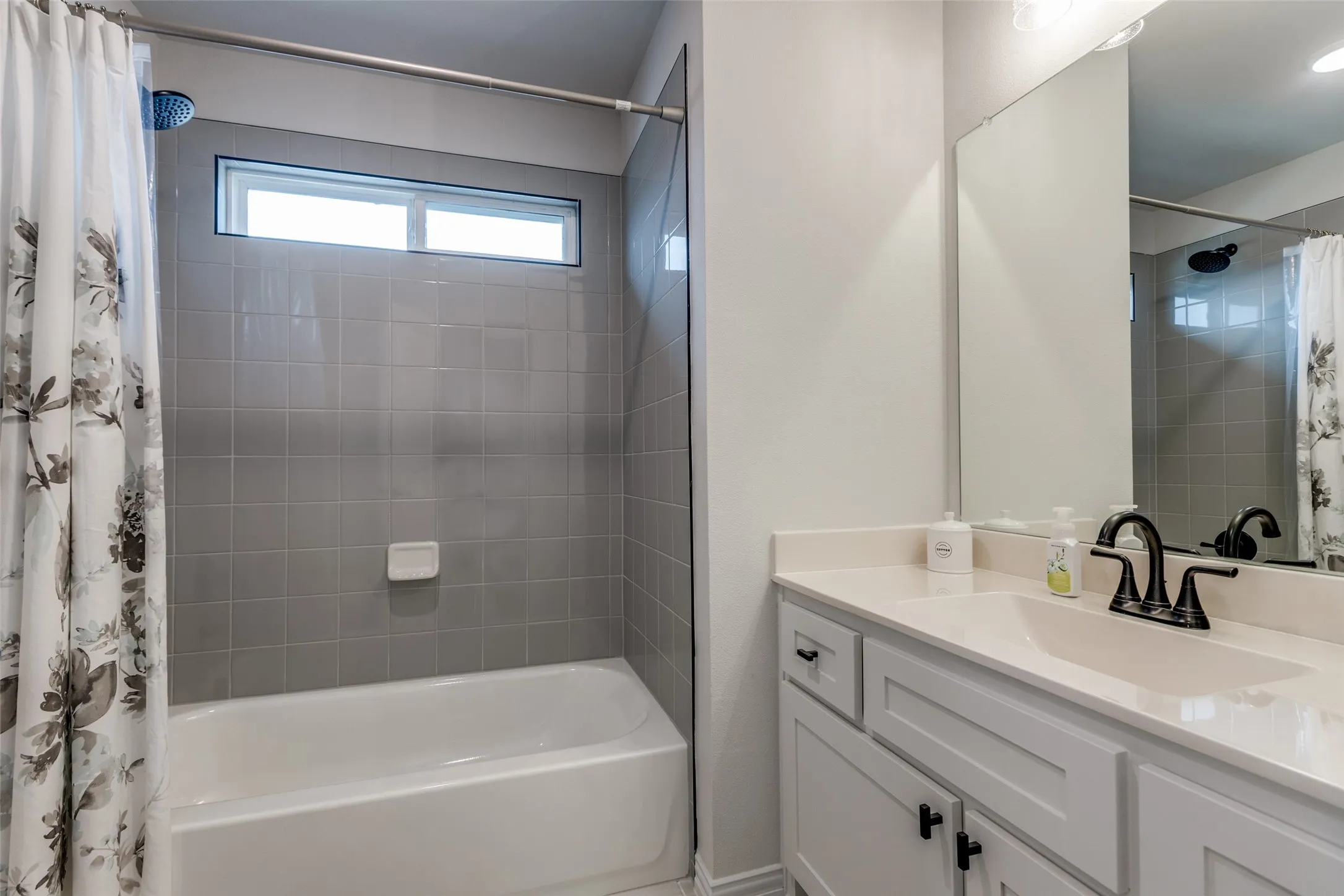 Single Family Residence For Sale in Denton County , 1352 Peregrine Trail, Frisco, Texas 75036, 5 Bedroom, 4 Bathroom, 2 Garage spaces, 3,391 Sqft, built in 2023, mls#21225161, Real Estate Agent in Frisco, Homes For Sale in Denton county, Homes For Sale in Frisco, Realtor in Frisco Texas, Real Estate Brokerage Independent Realty Texas, Luminita Cordes Realtor