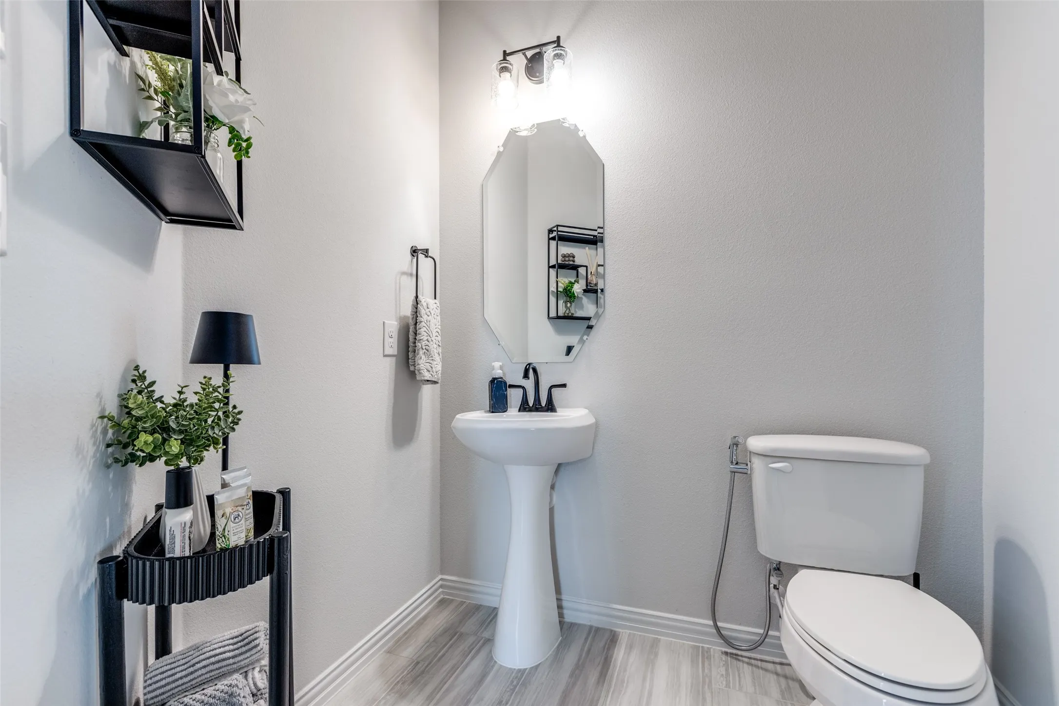 Single Family Residence For Sale in Denton County , 1352 Peregrine Trail, Frisco, Texas 75036, 5 Bedroom, 4 Bathroom, 2 Garage spaces, 3,391 Sqft, built in 2023, mls#21225161, Real Estate Agent in Frisco, Homes For Sale in Denton county, Homes For Sale in Frisco, Realtor in Frisco Texas, Real Estate Brokerage Independent Realty Texas, Luminita Cordes Realtor