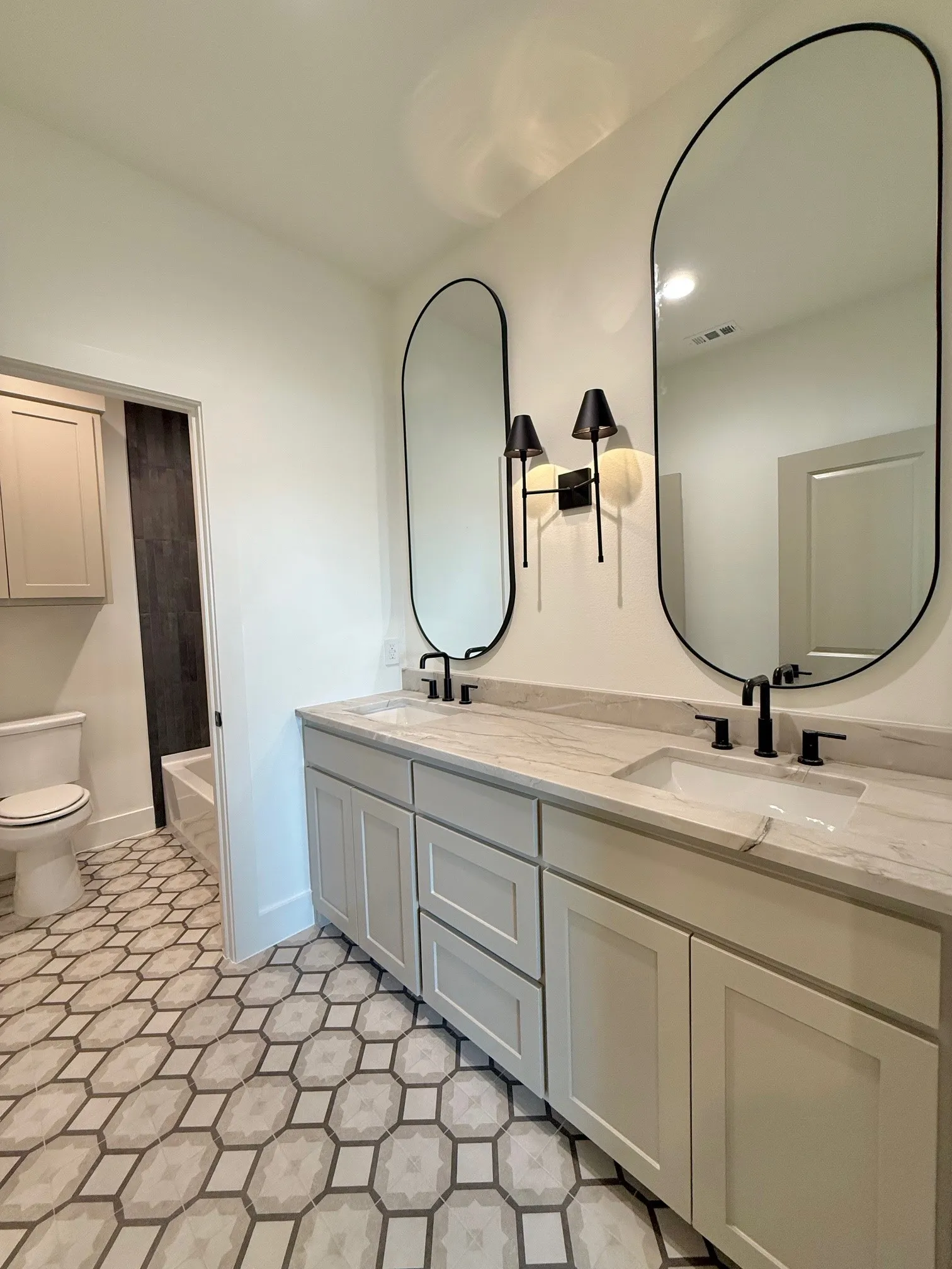 bathroom 4 upstairs