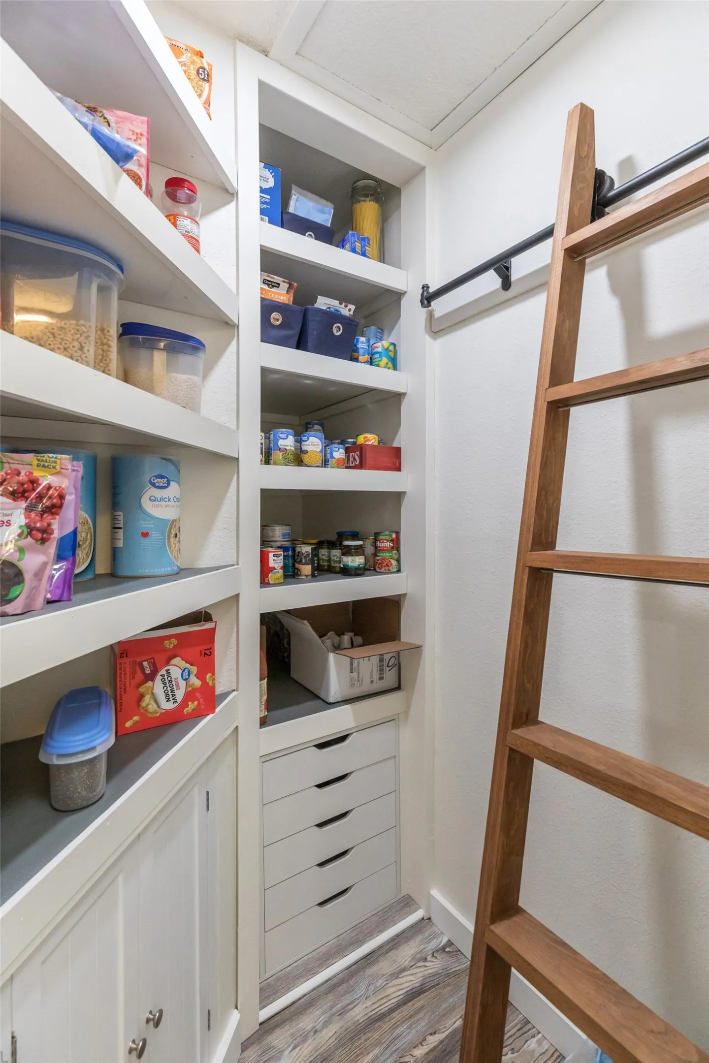 Single Family Residence For Sale in Brown County , 9014 Mesa View Road, Brownwood, Texas 76801, 5 Bedroom, 4 Bathroom, 2 Garage spaces, 3,220 Sqft, built in 1986, Price $569,000, mls#21224101, Real Estate Agent in Brownwood, Homes For Sale in Brown county, Homes For Sale in Brownwood, Realtor in Brownwood Texas, Real Estate Brokerage Independent Realty Texas, Luminita Cordes Realtor