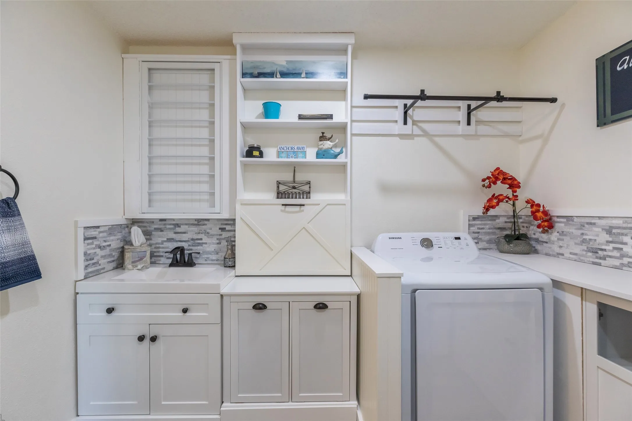 Single Family Residence For Sale in Brown County , 9014 Mesa View Road, Brownwood, Texas 76801, 5 Bedroom, 4 Bathroom, 2 Garage spaces, 3,220 Sqft, built in 1986, Price $569,000, mls#21224101, Real Estate Agent in Brownwood, Homes For Sale in Brown county, Homes For Sale in Brownwood, Realtor in Brownwood Texas, Real Estate Brokerage Independent Realty Texas, Luminita Cordes Realtor