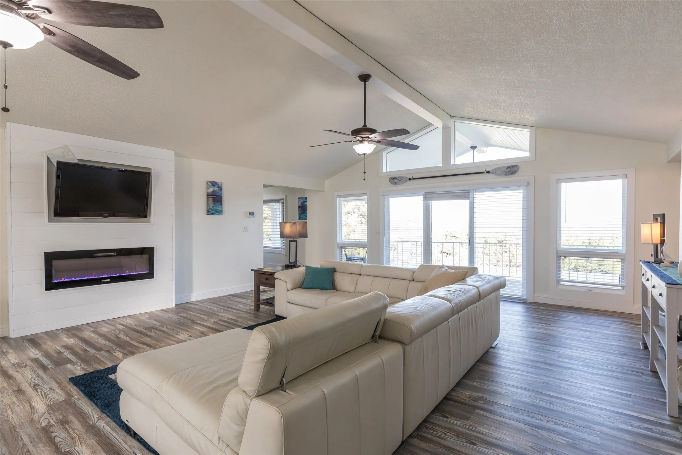 Single Family Residence For Sale in Brown County , 9014 Mesa View Road, Brownwood, Texas 76801, 5 Bedroom, 4 Bathroom, 2 Garage spaces, 3,220 Sqft, built in 1986, Price $569,000, mls#21224101, Real Estate Agent in Brownwood, Homes For Sale in Brown county, Homes For Sale in Brownwood, Realtor in Brownwood Texas, Real Estate Brokerage Independent Realty Texas, Luminita Cordes Realtor